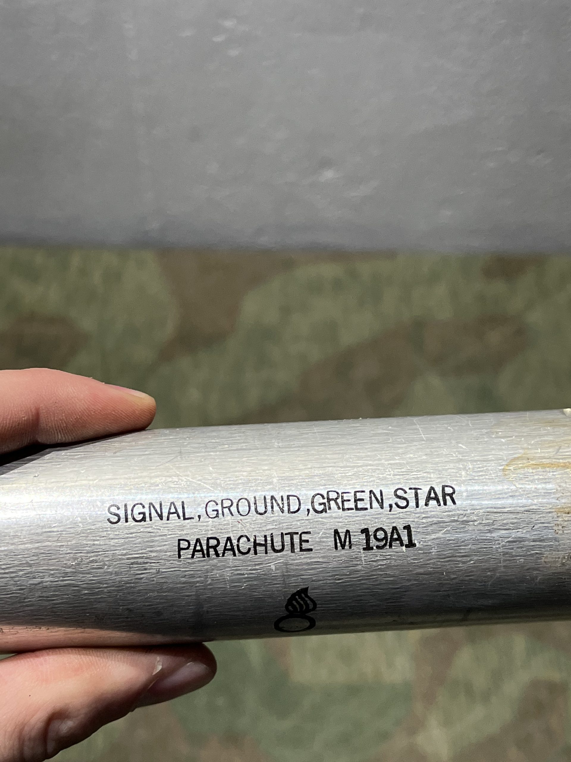Original U.S. WWII M21A1 Green Star Signal Parachute Flare - Image 4