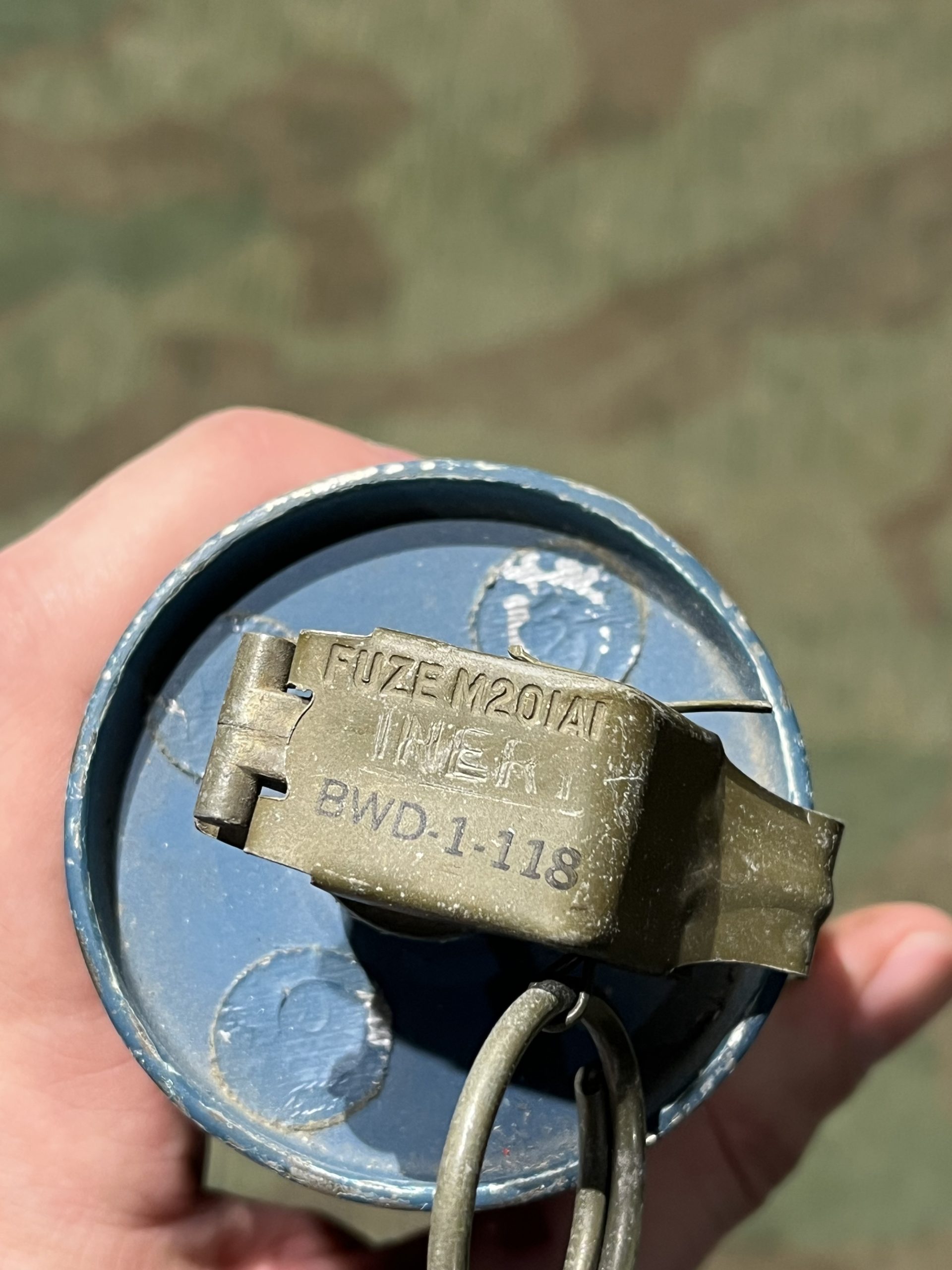 Original U.S. WWII / Korean War Era INERT Blue Training M18 Smoke Grenade w/ M201A1 Fuze - Image 7