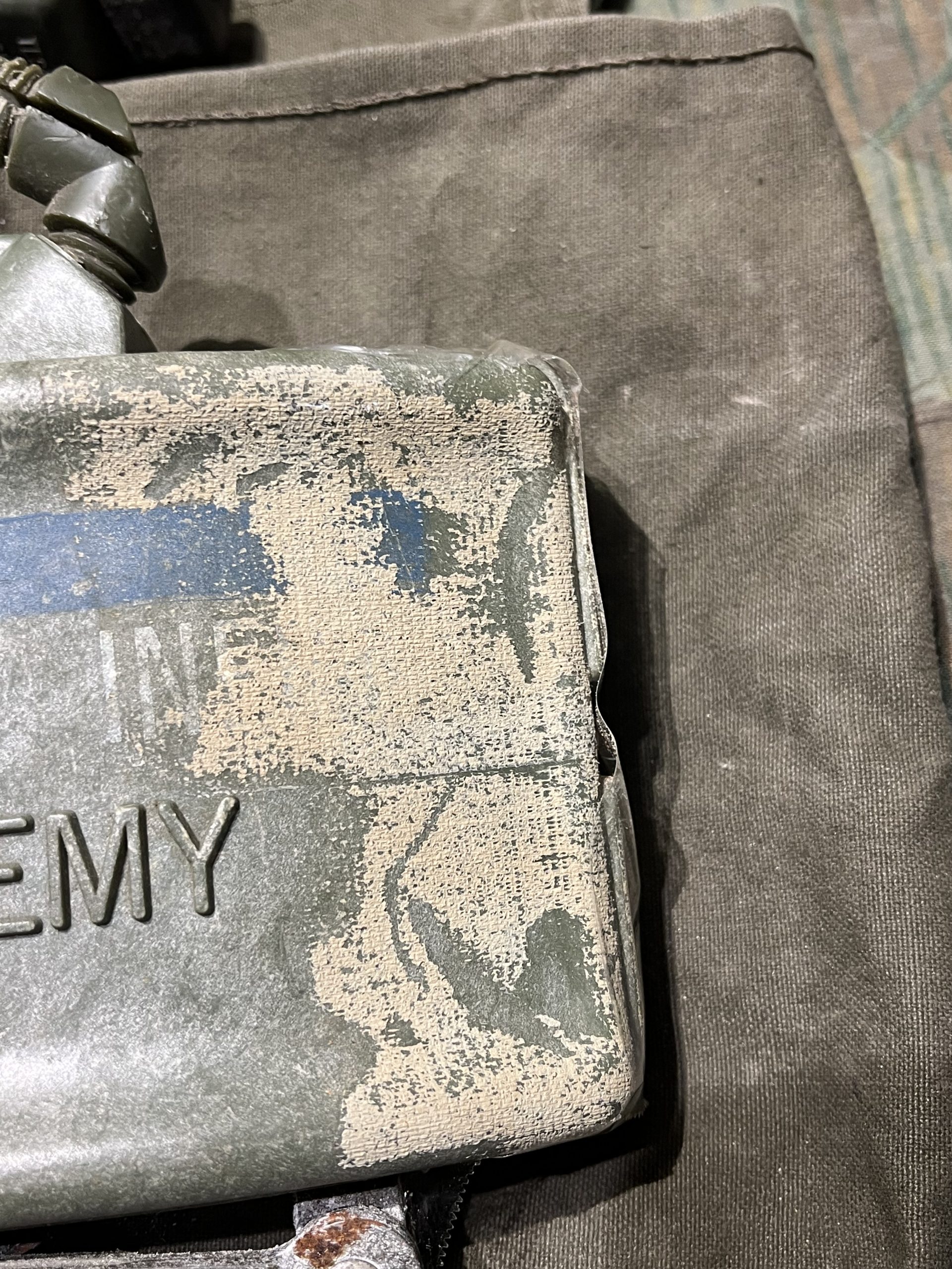Original U.S. Vietnam War Era M68 Claymore Mine Training Kit with Canvas Carry Bag - Inert - Image 4