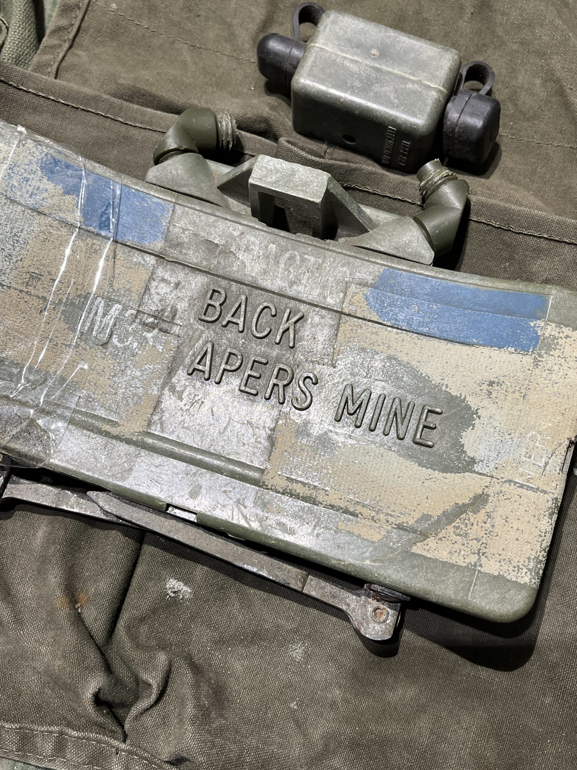 Original U.S. Vietnam War Era M68 Claymore Mine Training Kit with Canvas Carry Bag - Inert - Image 14