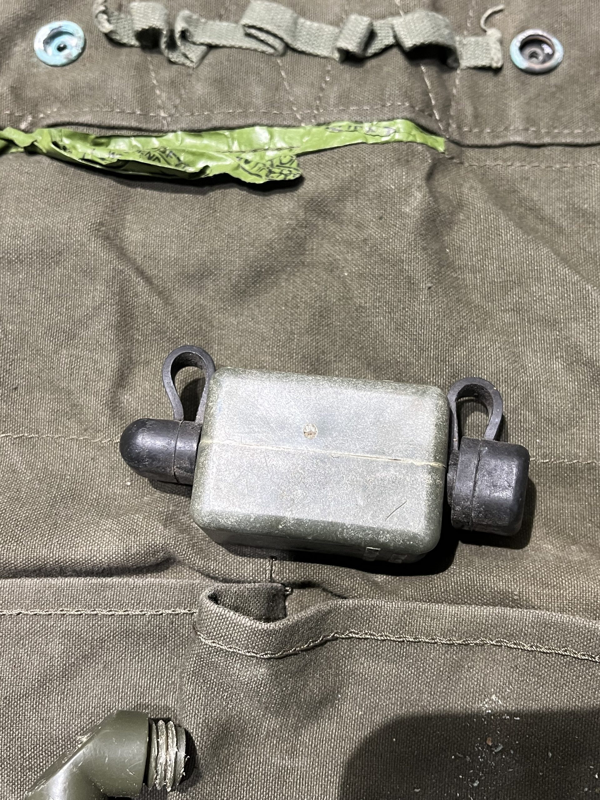 Original U.S. Vietnam War Era M68 Claymore Mine Training Kit with Canvas Carry Bag - Inert - Image 17