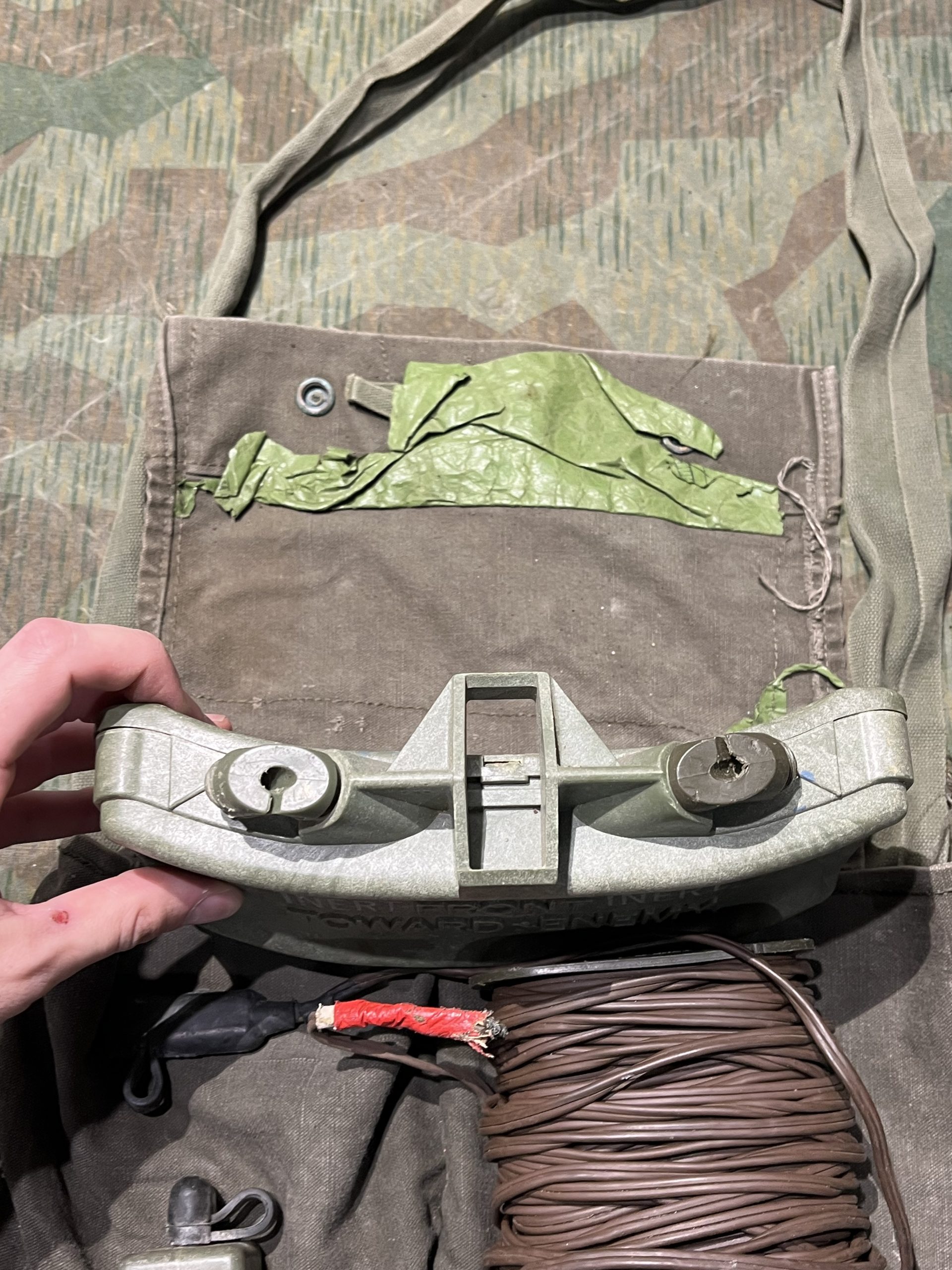 Original U.S. Vietnam War Era M68 Claymore Mine Training Kit with Canvas Carry Bag - Inert - Image 7