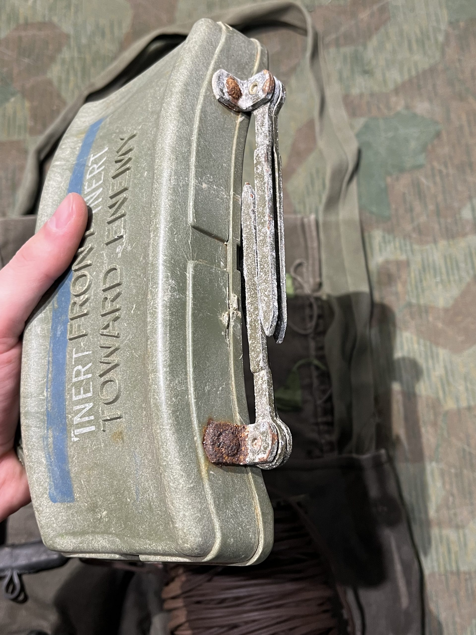 Original U.S. Vietnam War Era M68 Claymore Mine Training Kit with Canvas Carry Bag - Inert - Image 8