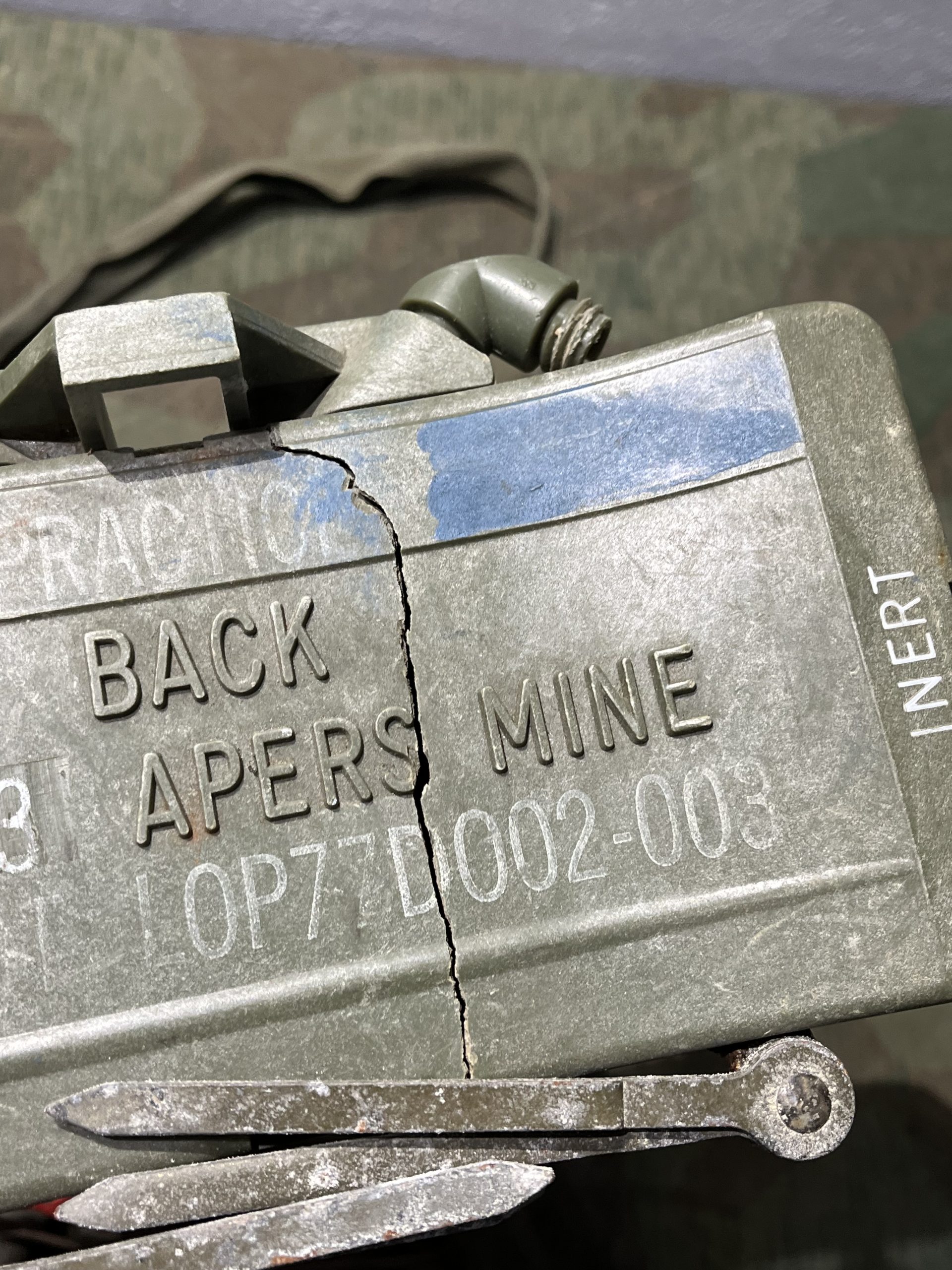 Original U.S. Vietnam War Era M68 Claymore Mine Training Kit with Canvas Carry Bag - Inert - Image 11