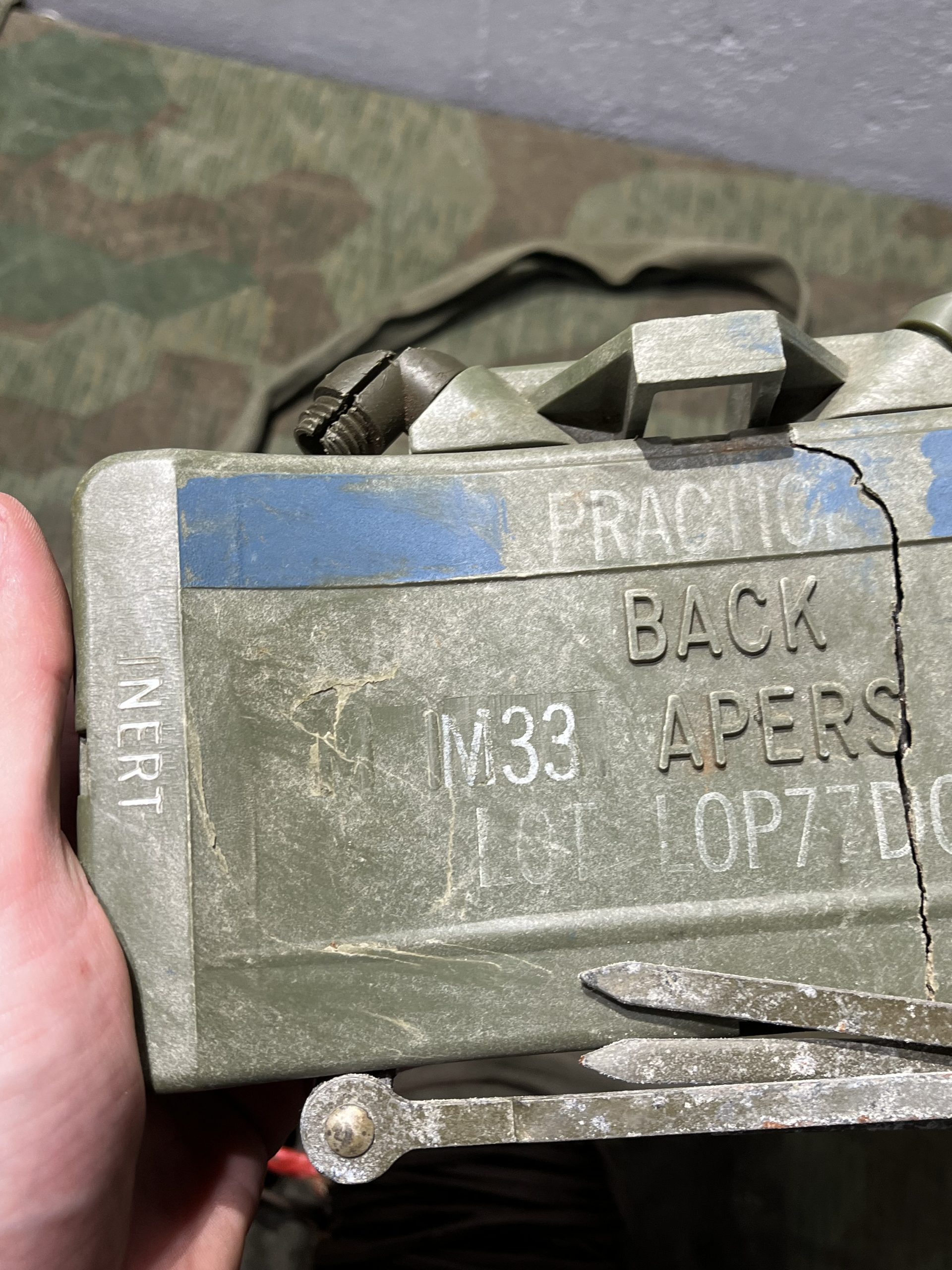 Original U.S. Vietnam War Era M68 Claymore Mine Training Kit with Canvas Carry Bag - Inert - Image 12