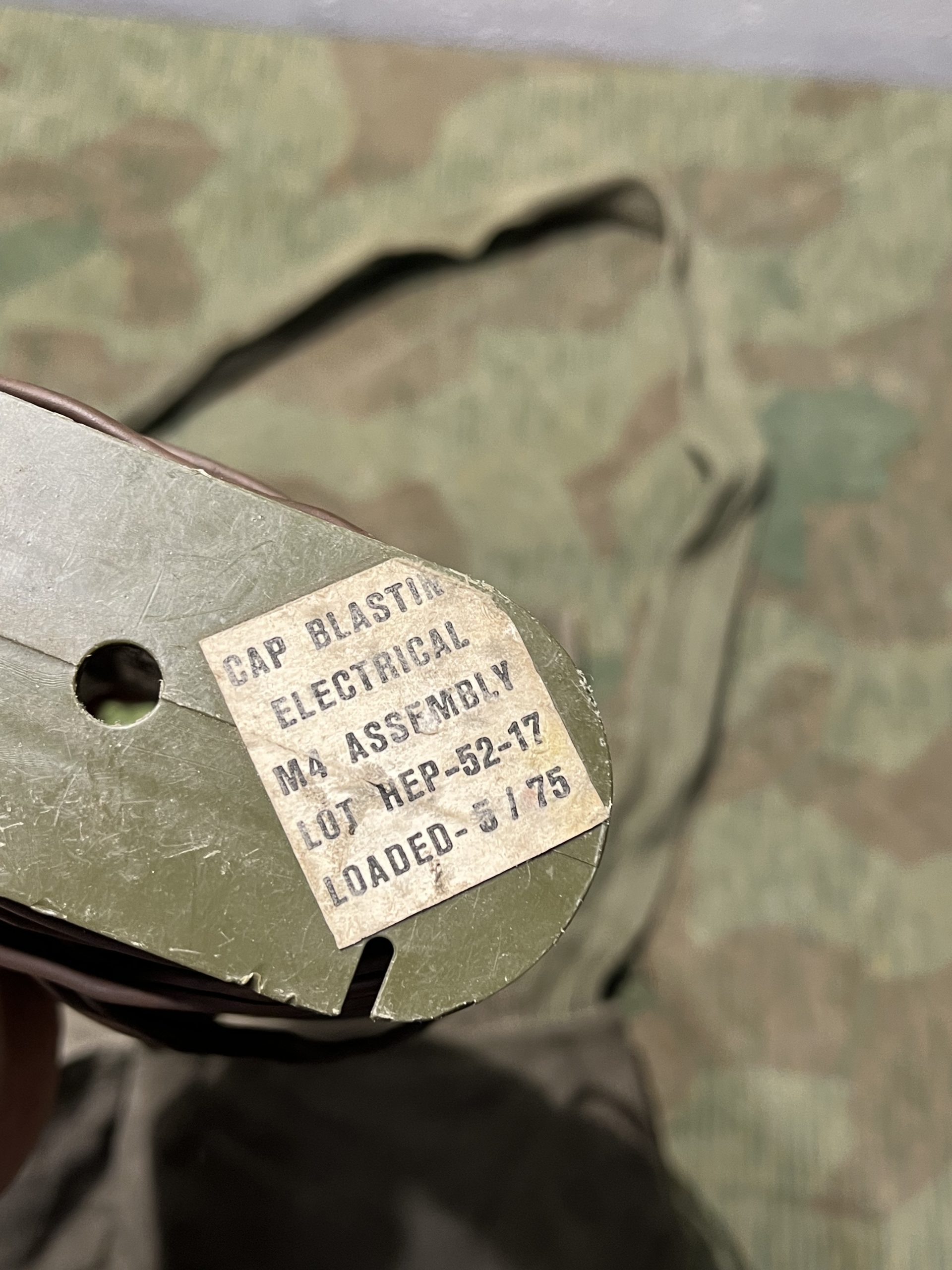 Original U.S. Vietnam War Era M68 Claymore Mine Training Kit with Canvas Carry Bag - Inert - Image 17