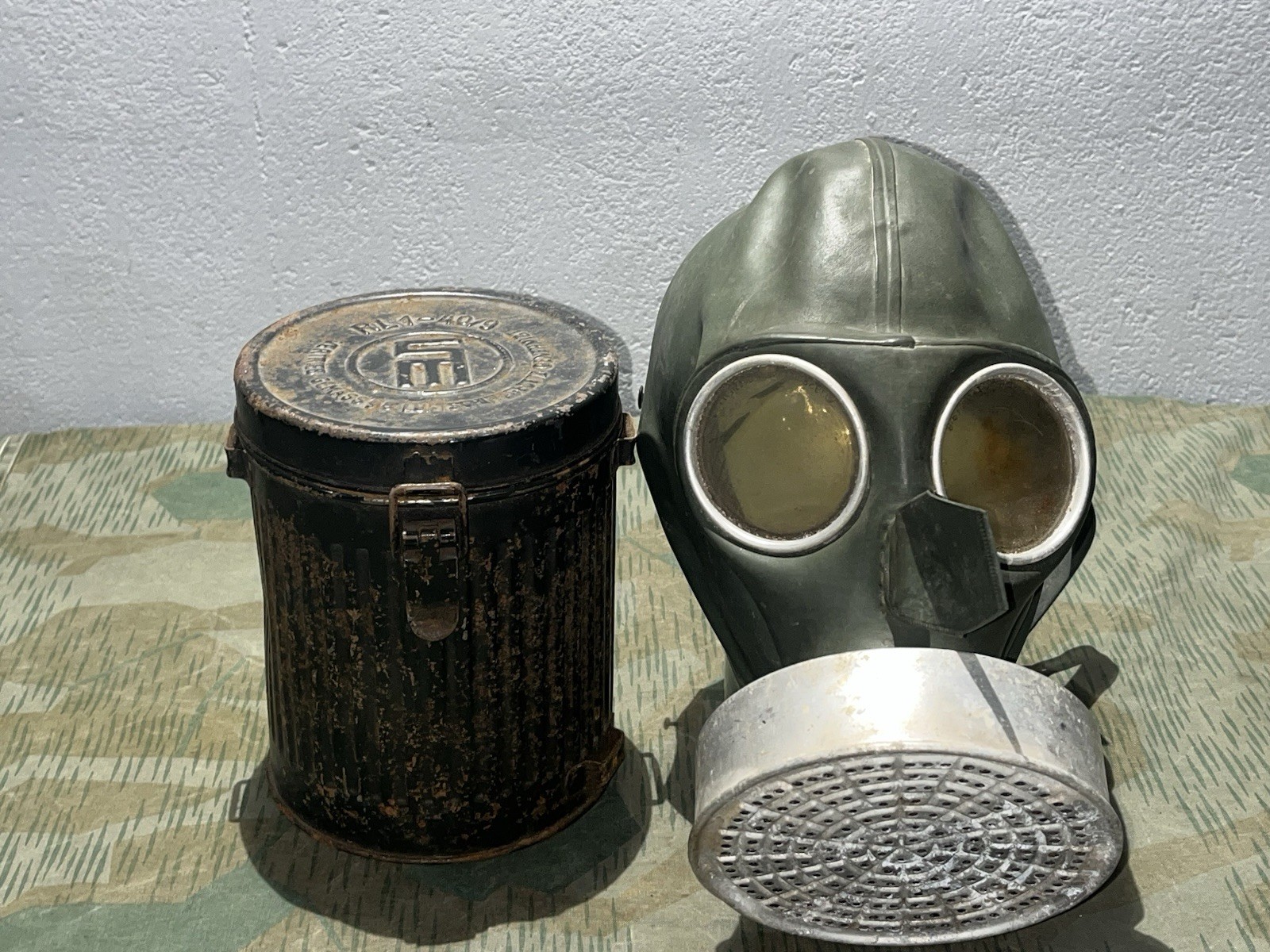 WW2 German Luftschutz VM37 Civil Gas Mask & Filter Marked w Canister