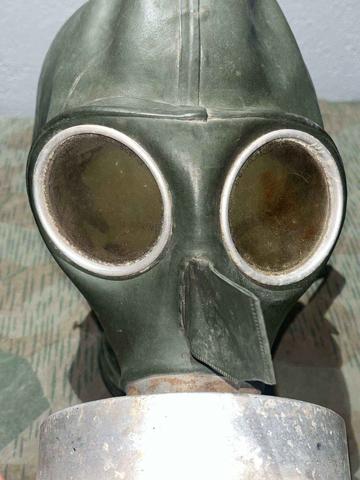 WW2 German Luftschutz VM37 Civil Gas Mask & Filter Marked w Canister - Image 2