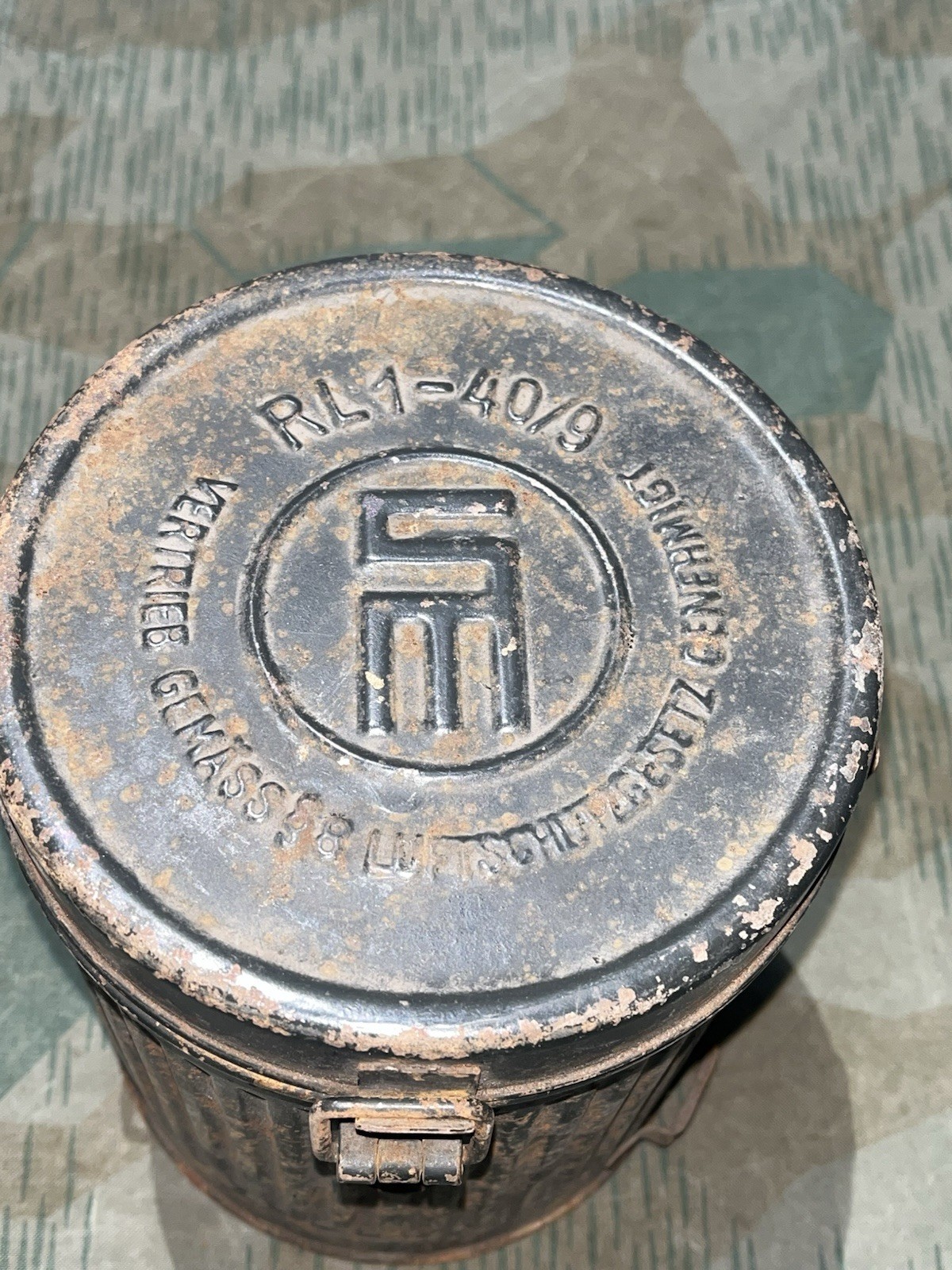 WW2 German Luftschutz VM37 Civil Gas Mask & Filter Marked w Canister - Image 15