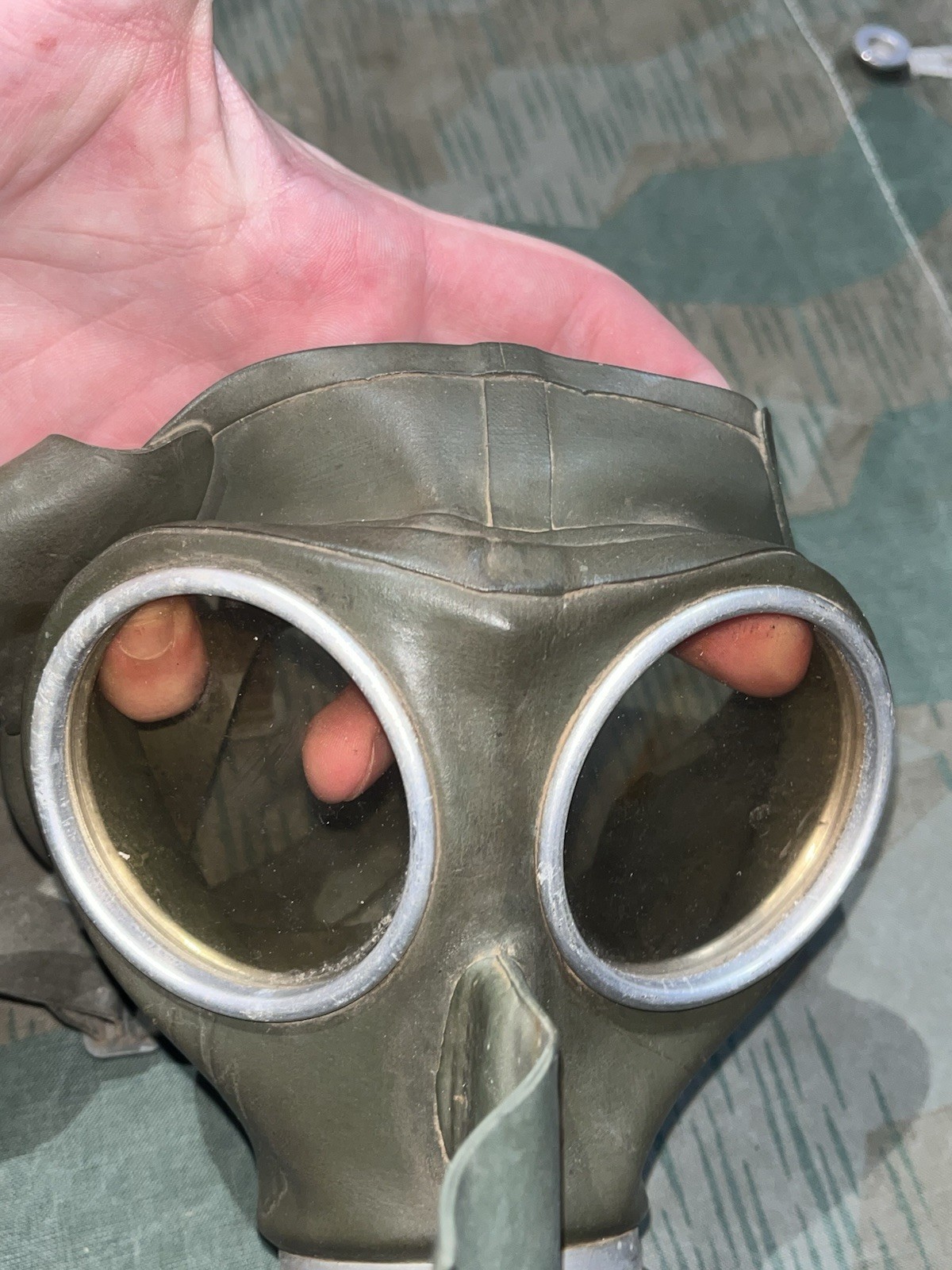 Original WW2 German Luftschutz VM40 Civil Gas Mask & Filter Waffen Marked in Storage Box - Image 11