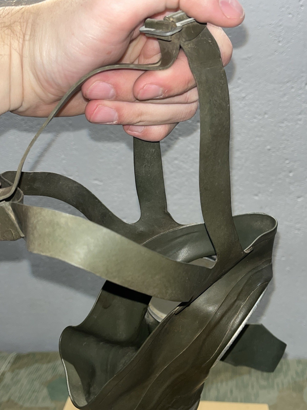 Original WW2 German Luftschutz VM40 Civil Gas Mask & Filter Waffen Marked in Storage Box - Image 15