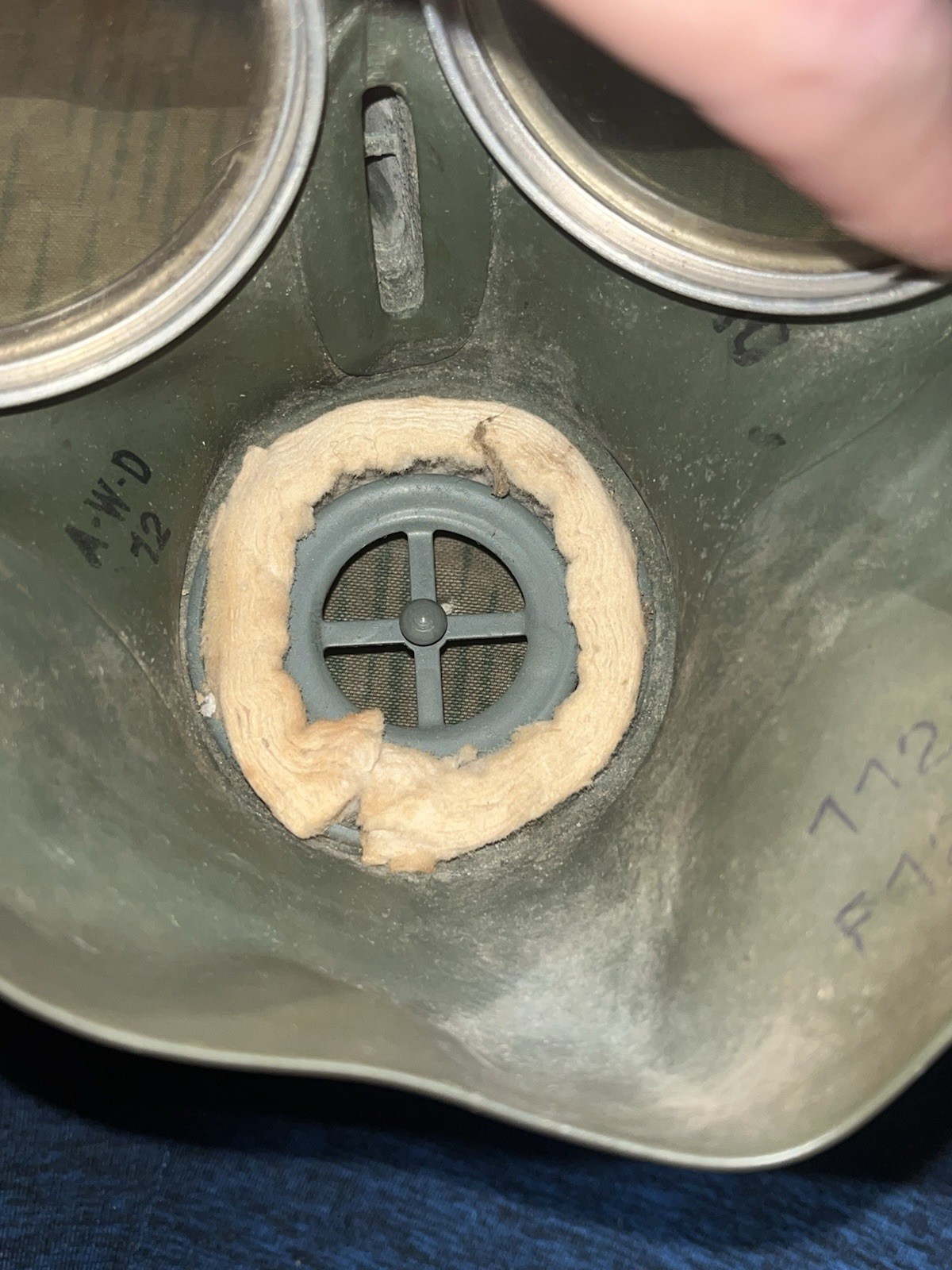 Original WW2 German Luftschutz VM40 Civil Gas Mask & Filter Waffen Marked in Storage Box - Image 16