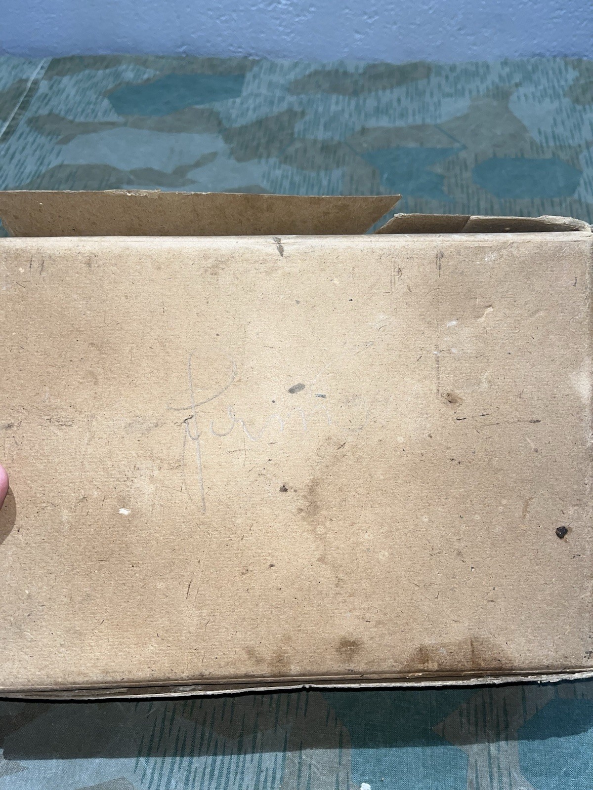Original WW2 German Luftschutz VM40 Civil Gas Mask & Filter Waffen Marked in Storage Box - Image 24