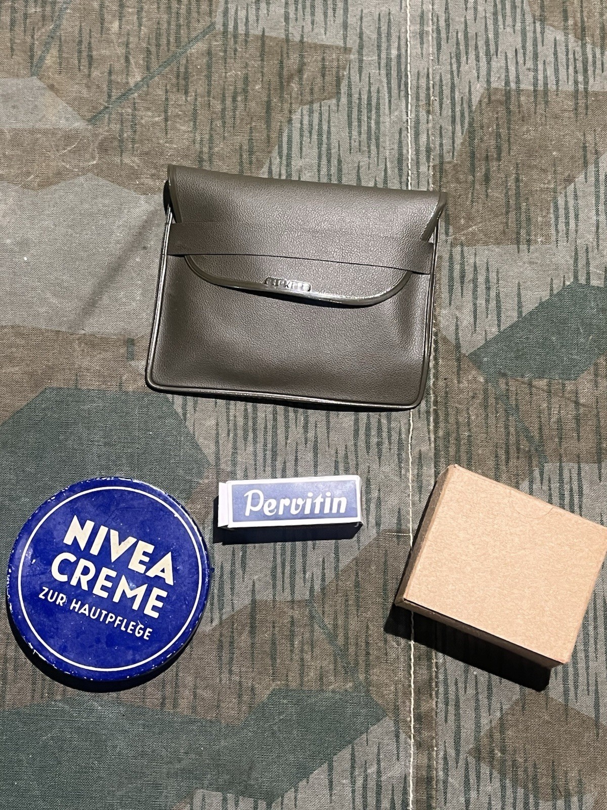 Reproduction WW2 German Pervitin, Nivea Creme, Dust Goggles & Pistolen Patronen 43 Empty Container - Image 17