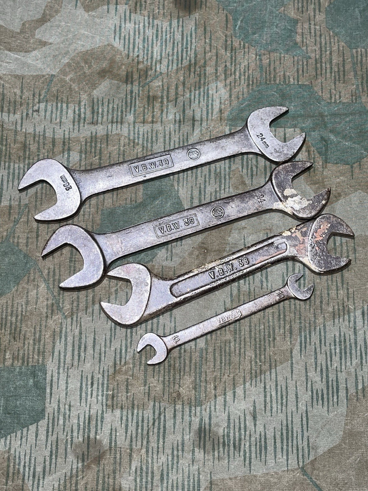 Original WW2 German Pioneer Tools / Wrenches Marked VBW 39 Chrom-Vanadium - Image 2