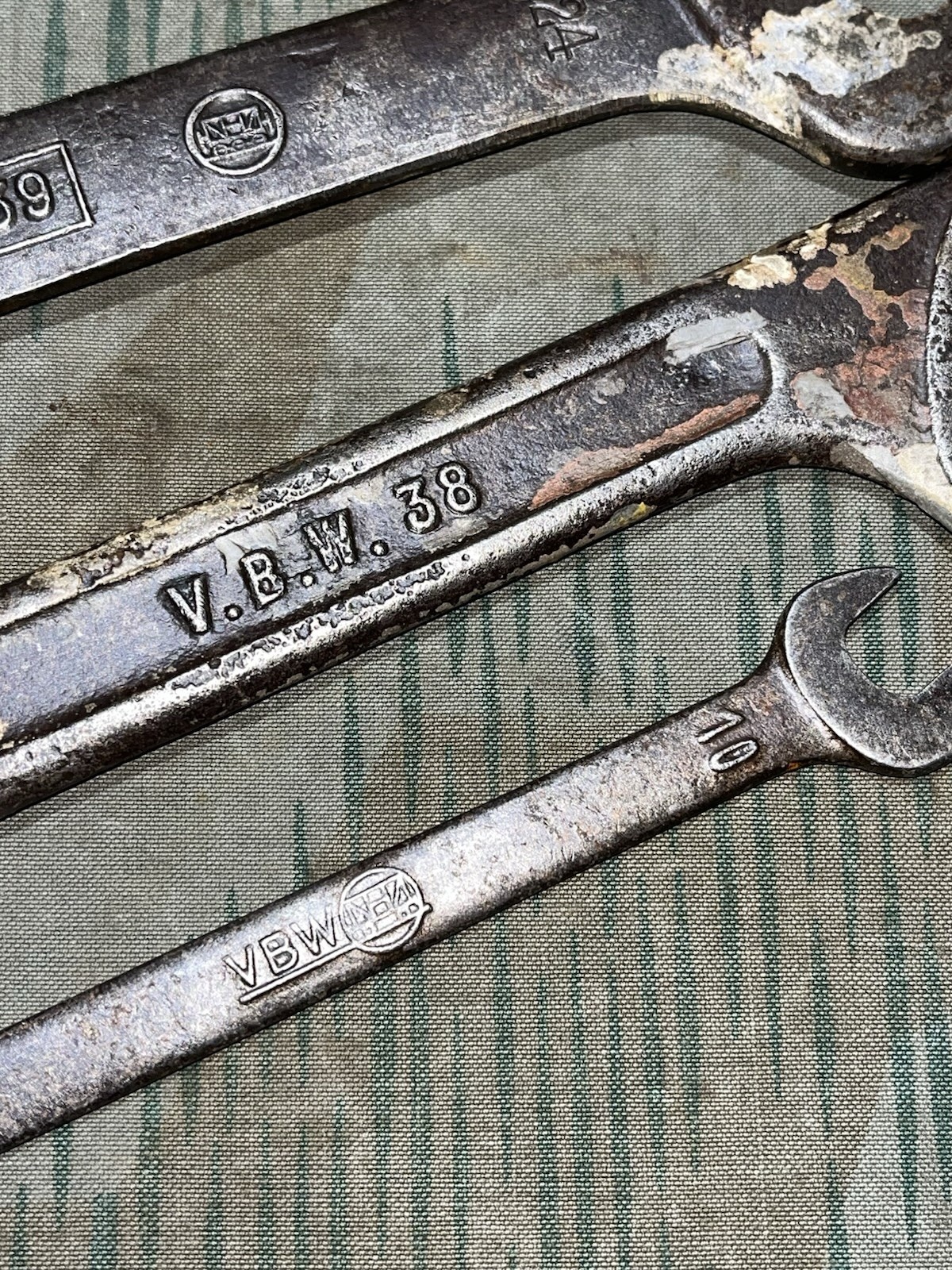 Original WW2 German Pioneer Tools / Wrenches Marked VBW 39 Chrom-Vanadium - Image 6
