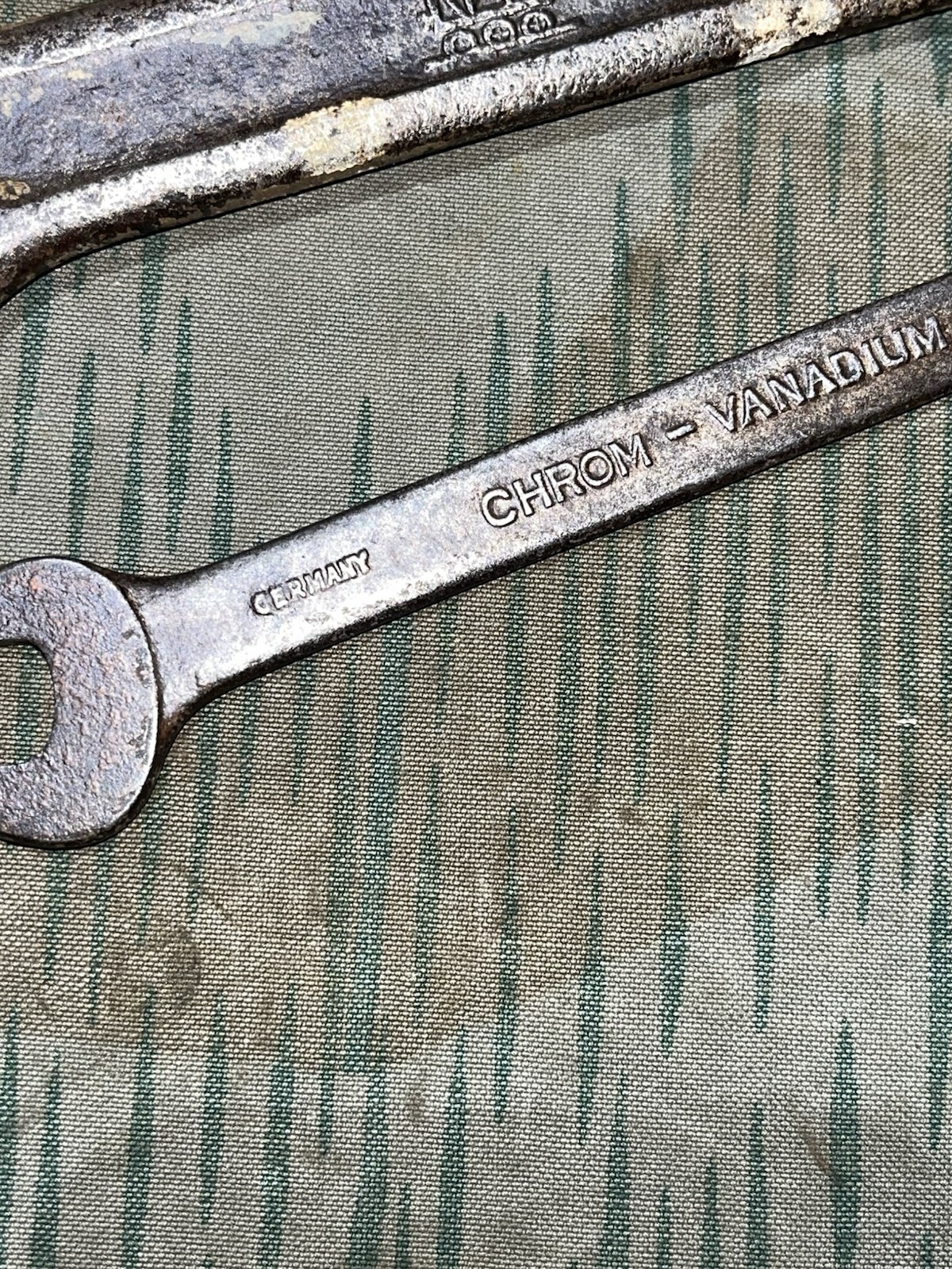Original WW2 German Pioneer Tools / Wrenches Marked VBW 39 Chrom-Vanadium - Image 13