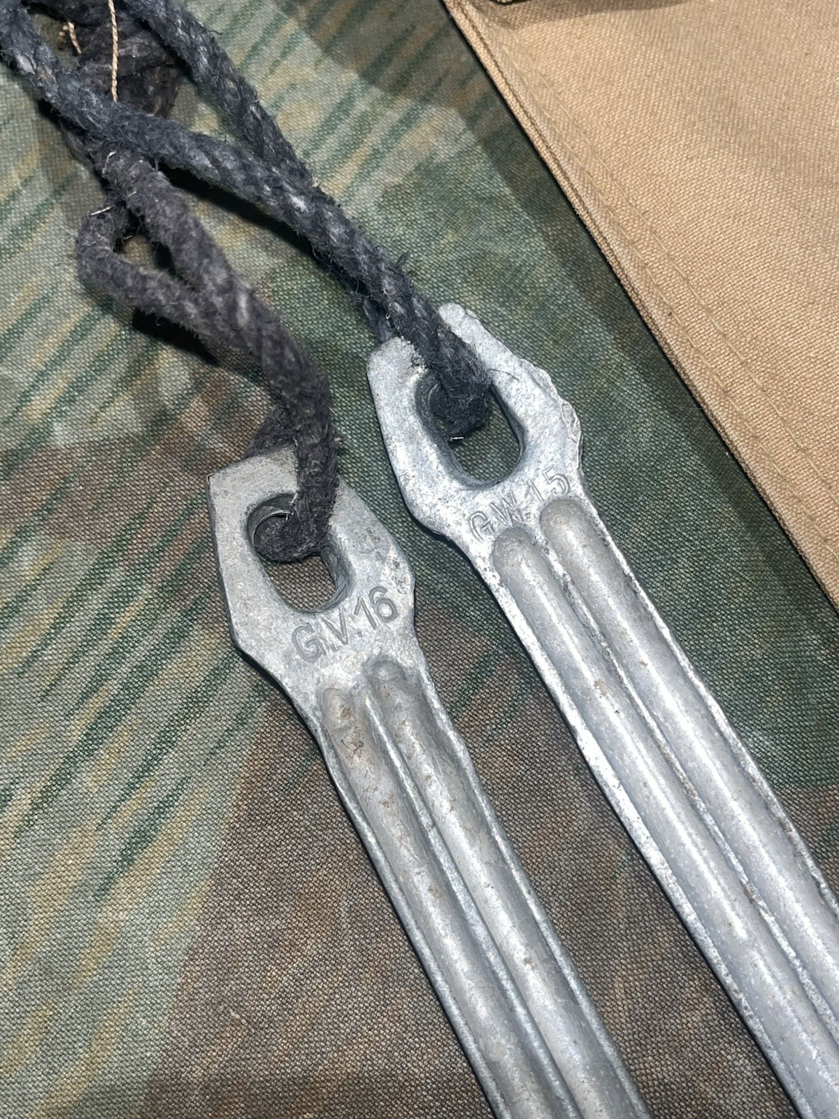 Original WW1 / WW2 German Uniform Zeltbahn 3x Tent Poles, 2x Stakes, & Case Dated 1915/16 - Image 2