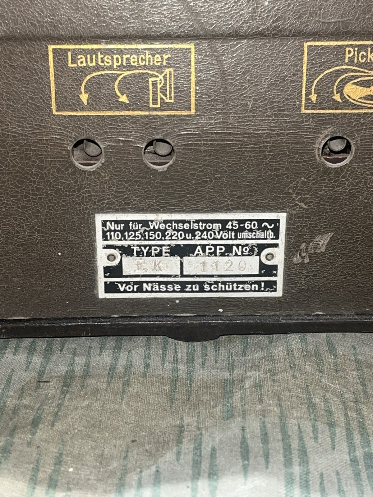 Original WW2 German 1933 Mende 148W Bakelite Cathedral Radio - Image 15