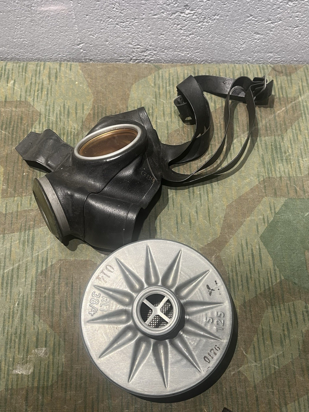 WW2 German Luftschutz VM40 Civil Gas Mask and Filter Marked Good Cond. 1x Only - Image 9