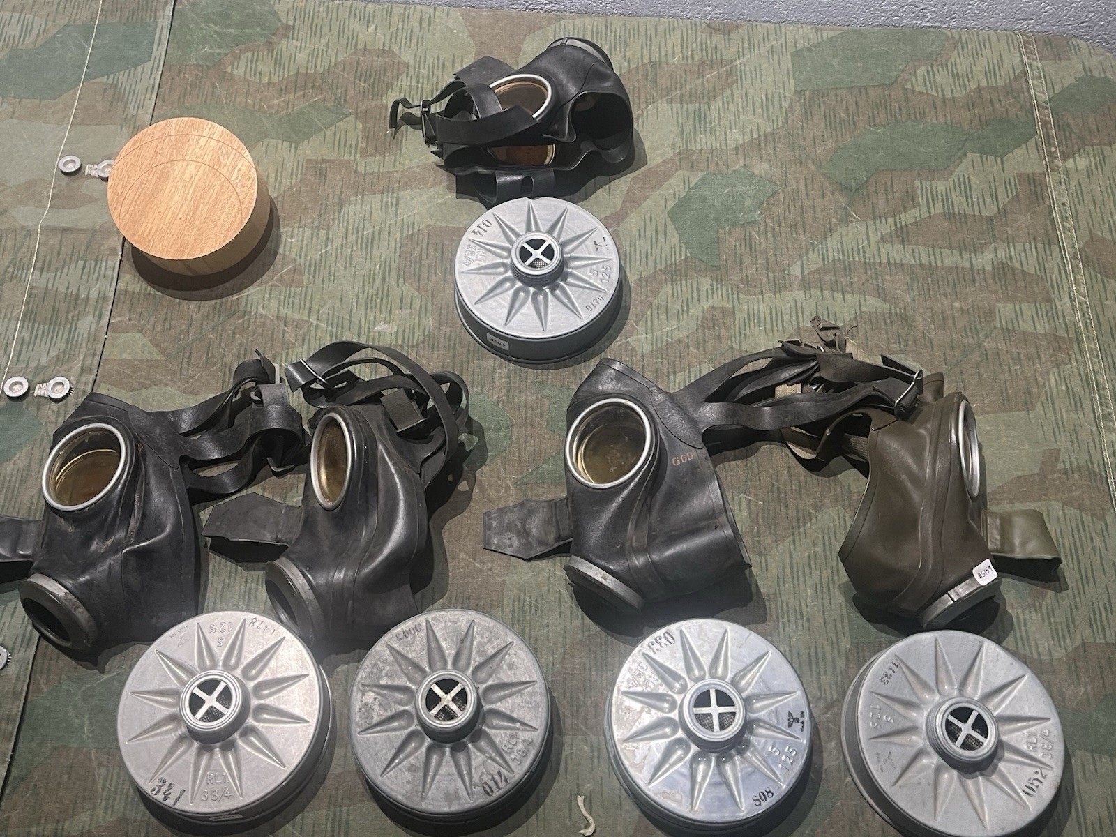 WW2 German Luftschutz VM40 Civil Gas Mask and Filter Marked Good Cond. 1x Only - Image 11