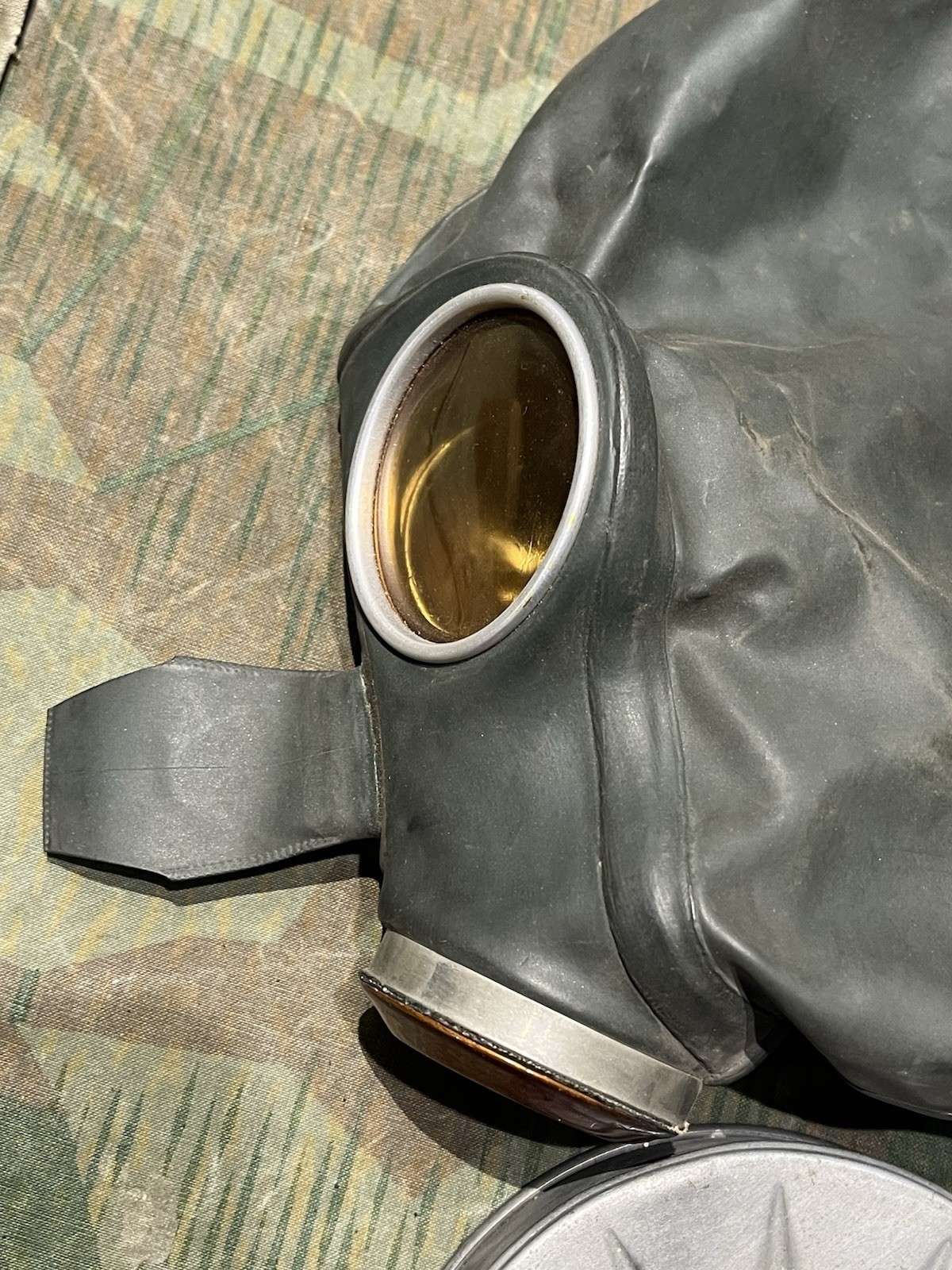 Original WW2 German Luftschutz VM37 Civil Gas Mask and Filter Waffen Marked Very Good Cond. 1x Only - Image 5