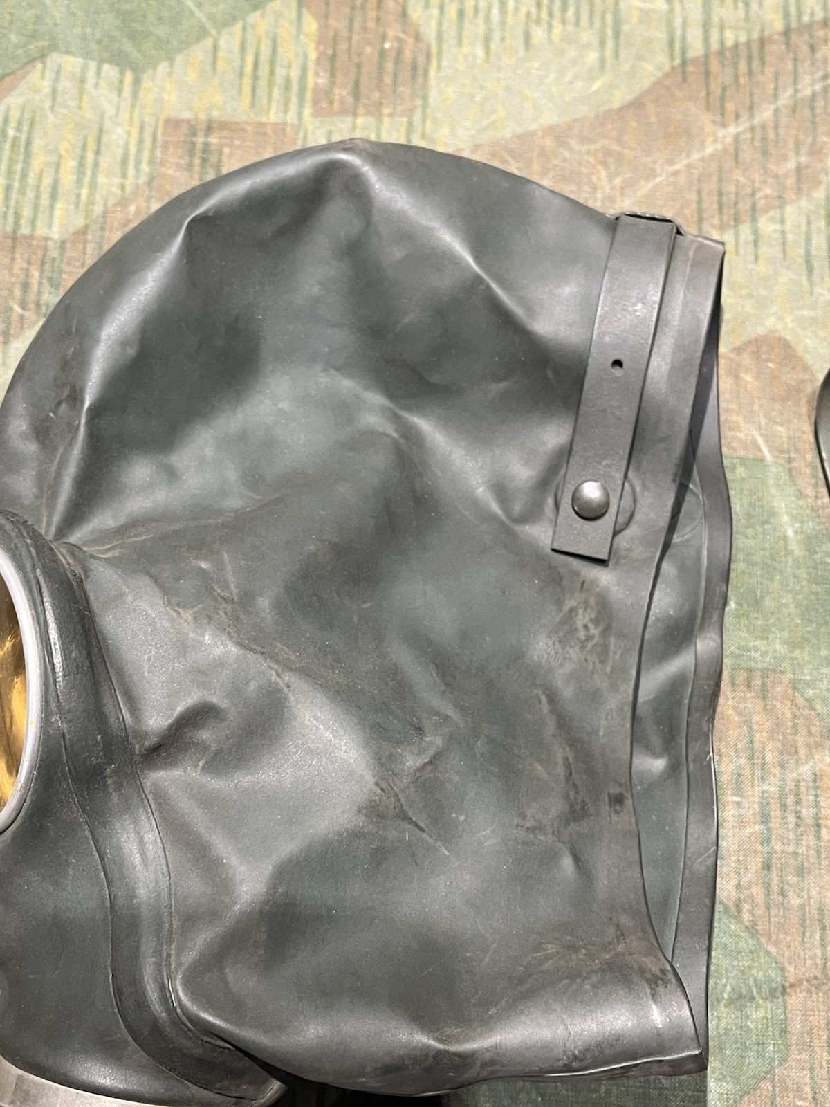 Original WW2 German Luftschutz VM37 Civil Gas Mask and Filter Waffen Marked Very Good Cond. 1x Only - Image 6