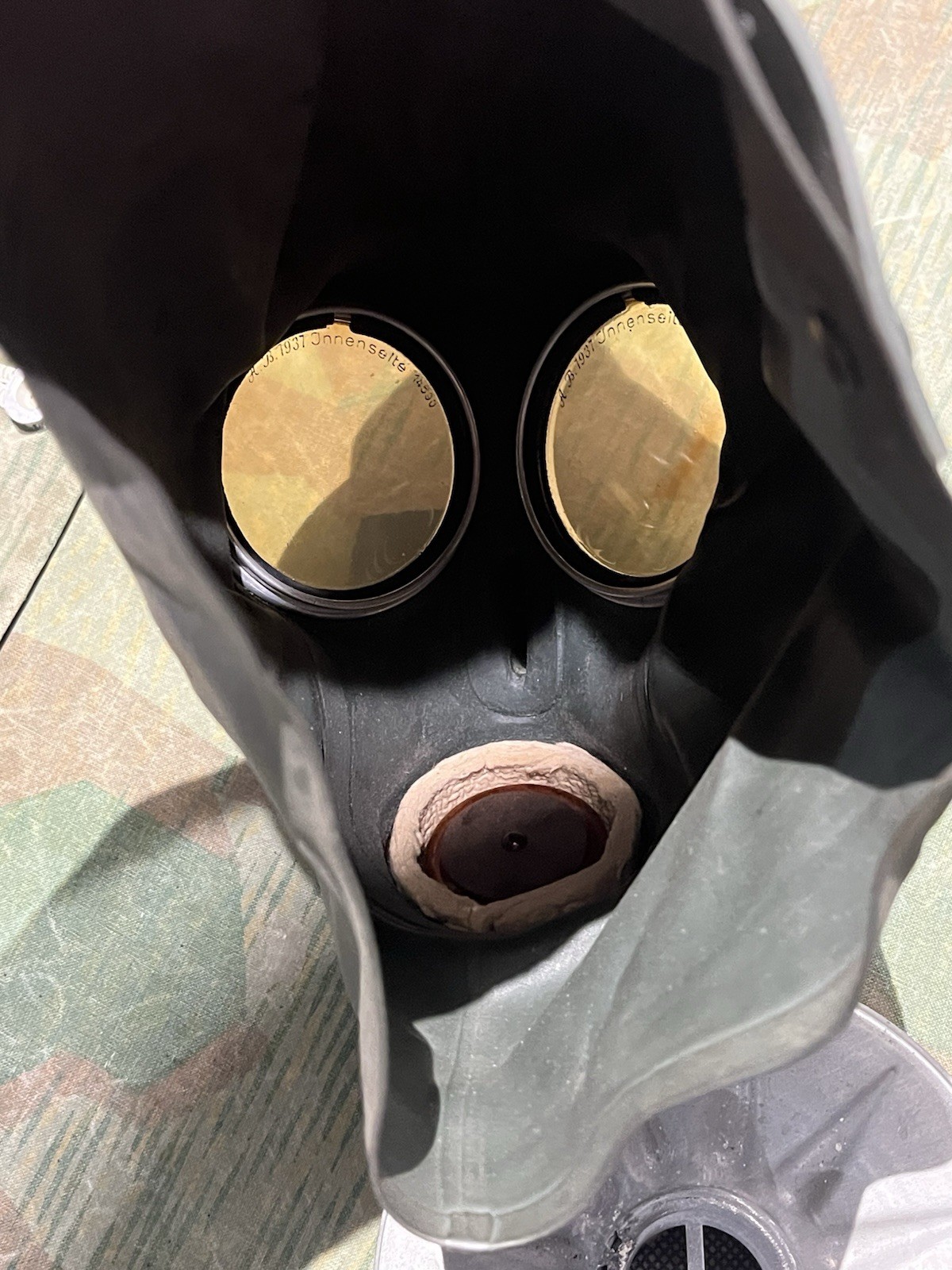 Original WW2 German Luftschutz VM37 Civil Gas Mask and Filter Waffen Marked Very Good Cond. 1x Only - Image 8
