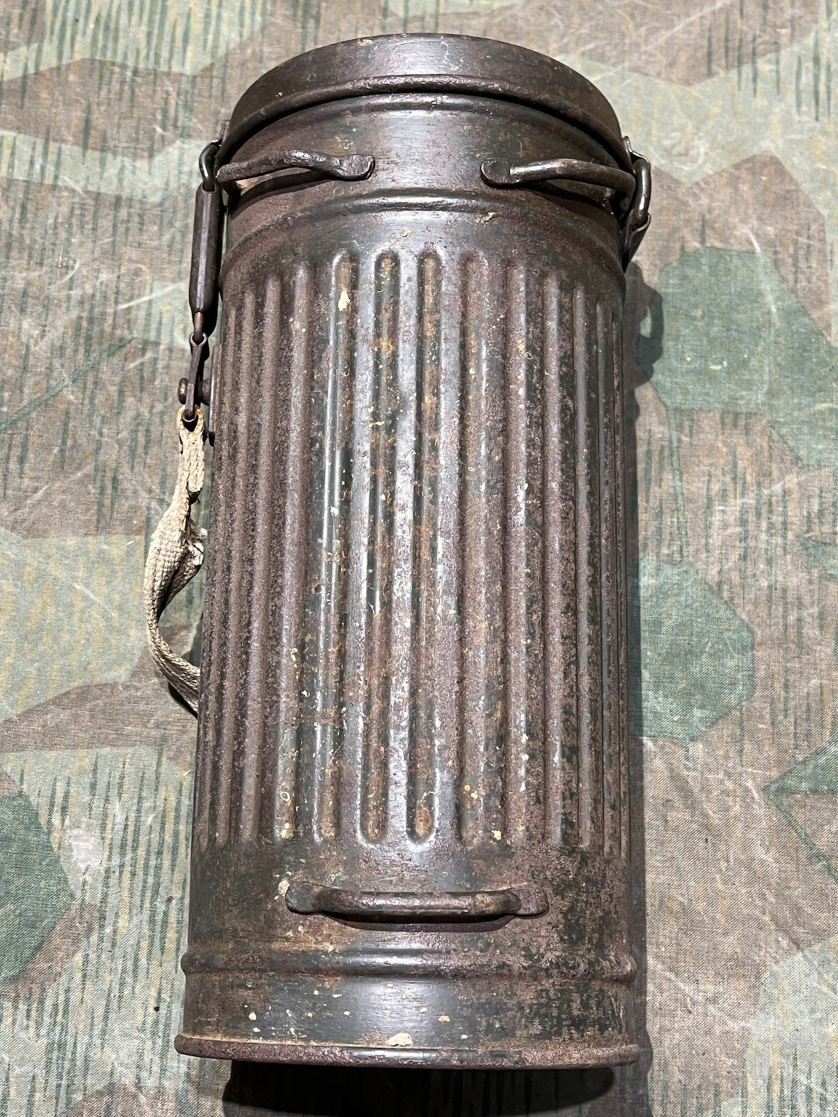 Original WW2 German GM38 Gas Mask, Filter, & Canister Marked AGO 1943 - Image 15