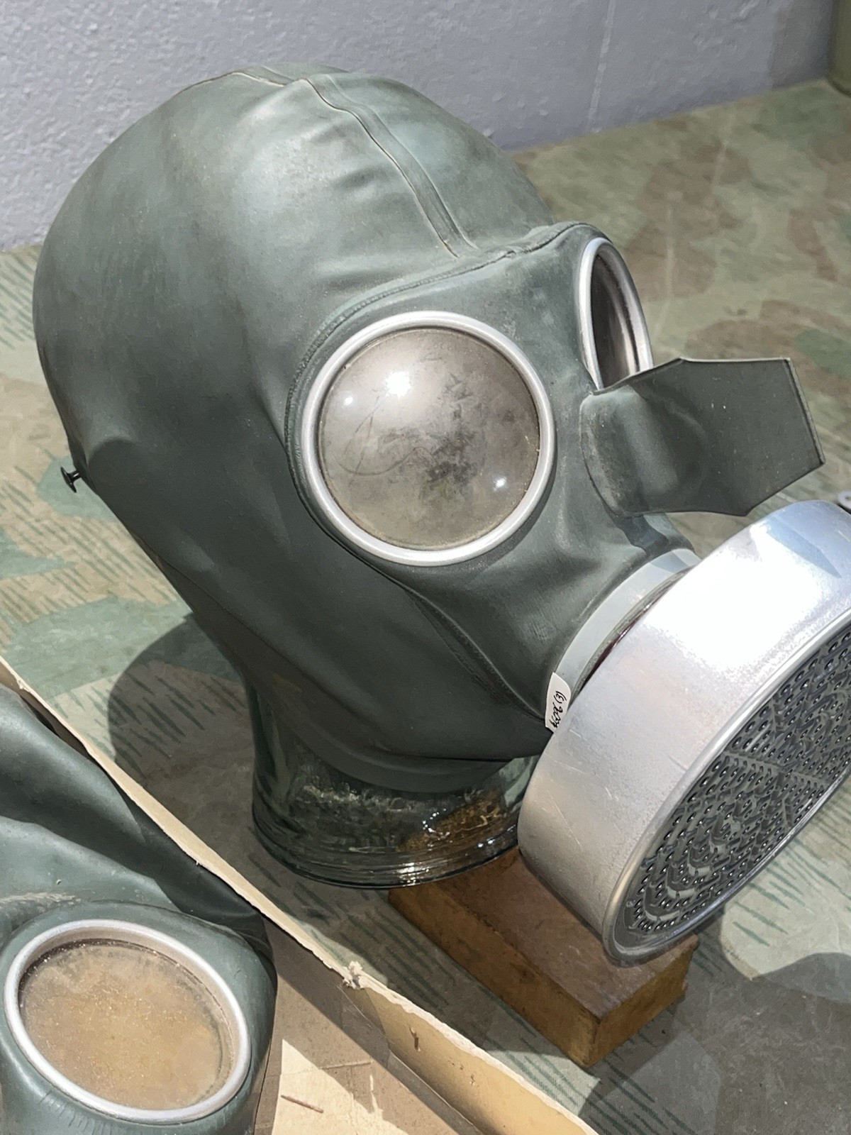 Original WW2 German Luftschutz VM37 Civil Gas Mask & Filter Waffen Marked in Box - Image 3