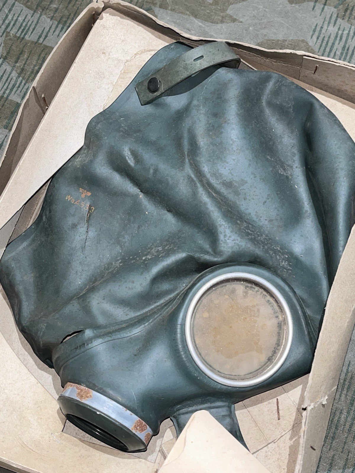 Original WW2 German Luftschutz VM37 Civil Gas Mask & Filter Waffen Marked in Box - Image 4