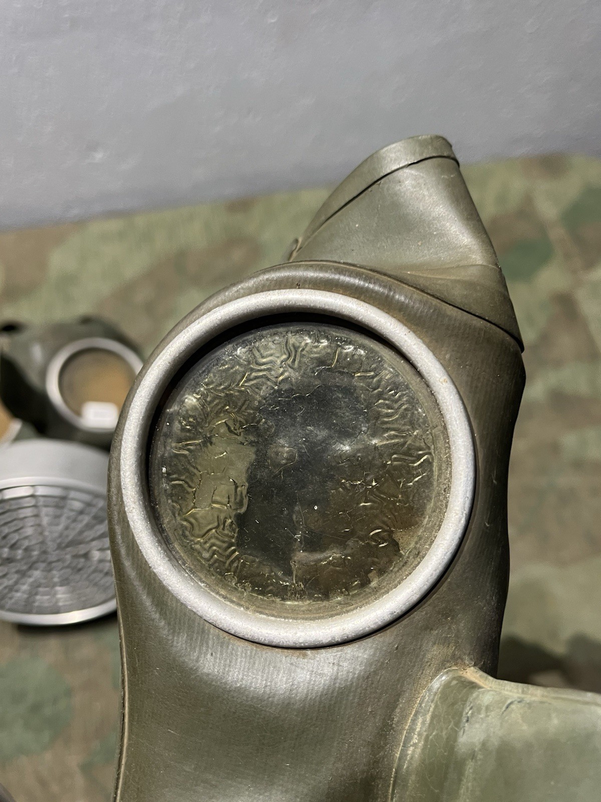 Original WW2 German Luftschutz VM40 Civil Gas Mask and Filter Marked Okay Cond. 1x Only - Image 15