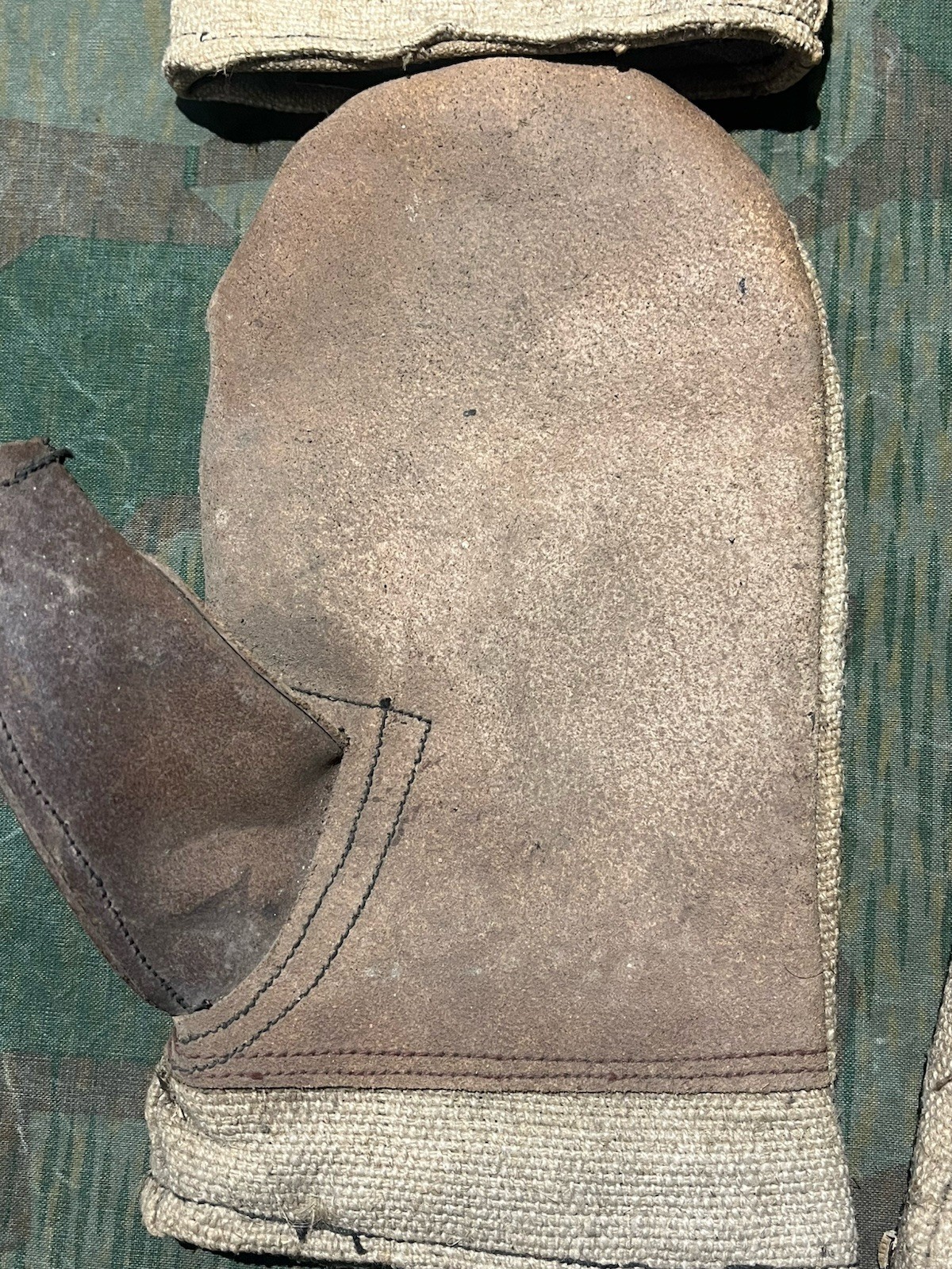 WW2 German Style / Post War FF33 Field Telephone Wire Pulling Leather Gloves - Image 2