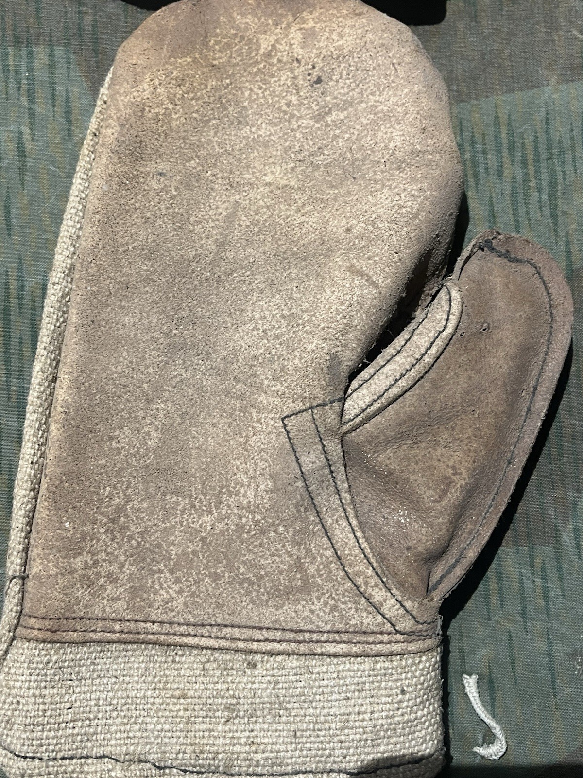 WW2 German Style / Post War FF33 Field Telephone Wire Pulling Leather Gloves - Image 3