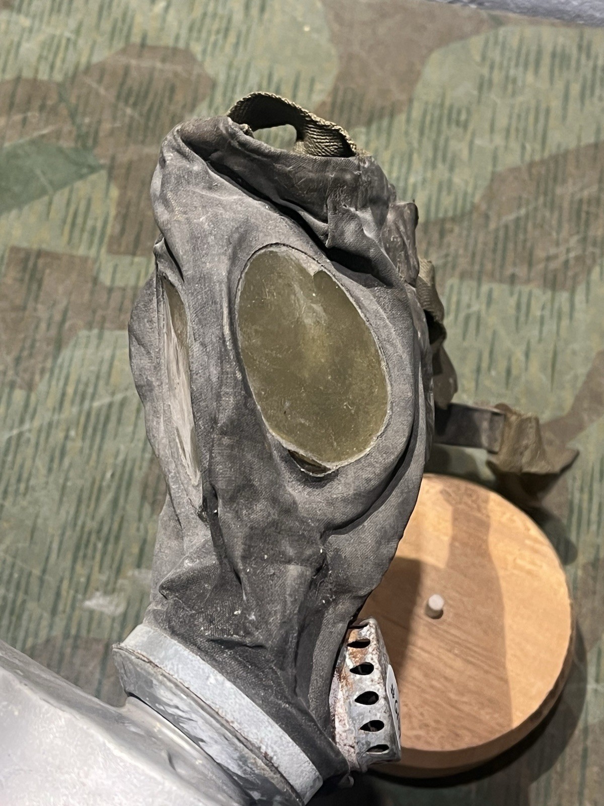 Original WW2 German VM44 Luftschutz Civil Gas Mask and Filter Late War - Image 3