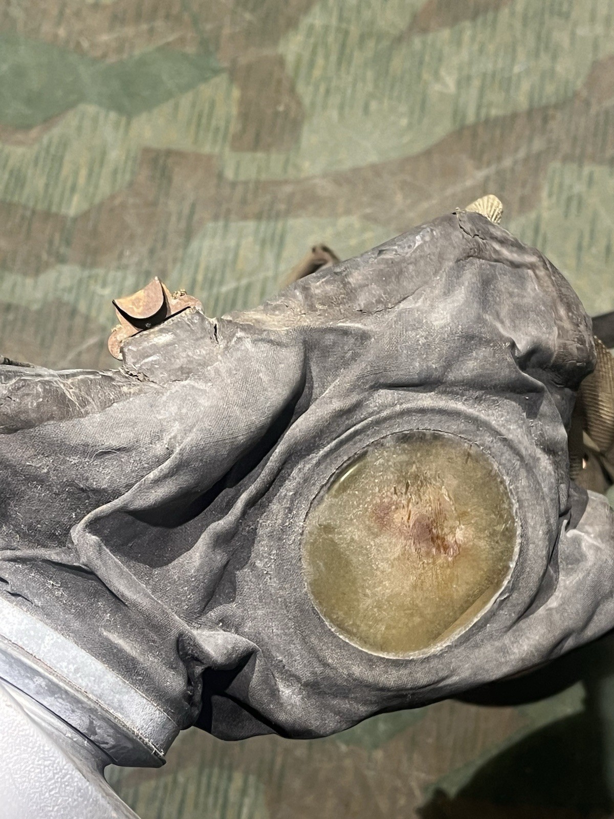 Original WW2 German VM44 Luftschutz Civil Gas Mask and Filter Late War - Image 5