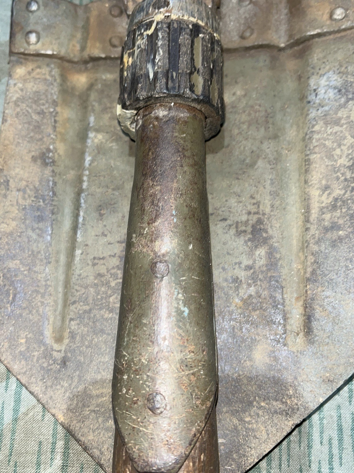 Original WW2 German Uniform Folding Shovel / Entrenching Tool - Image 4