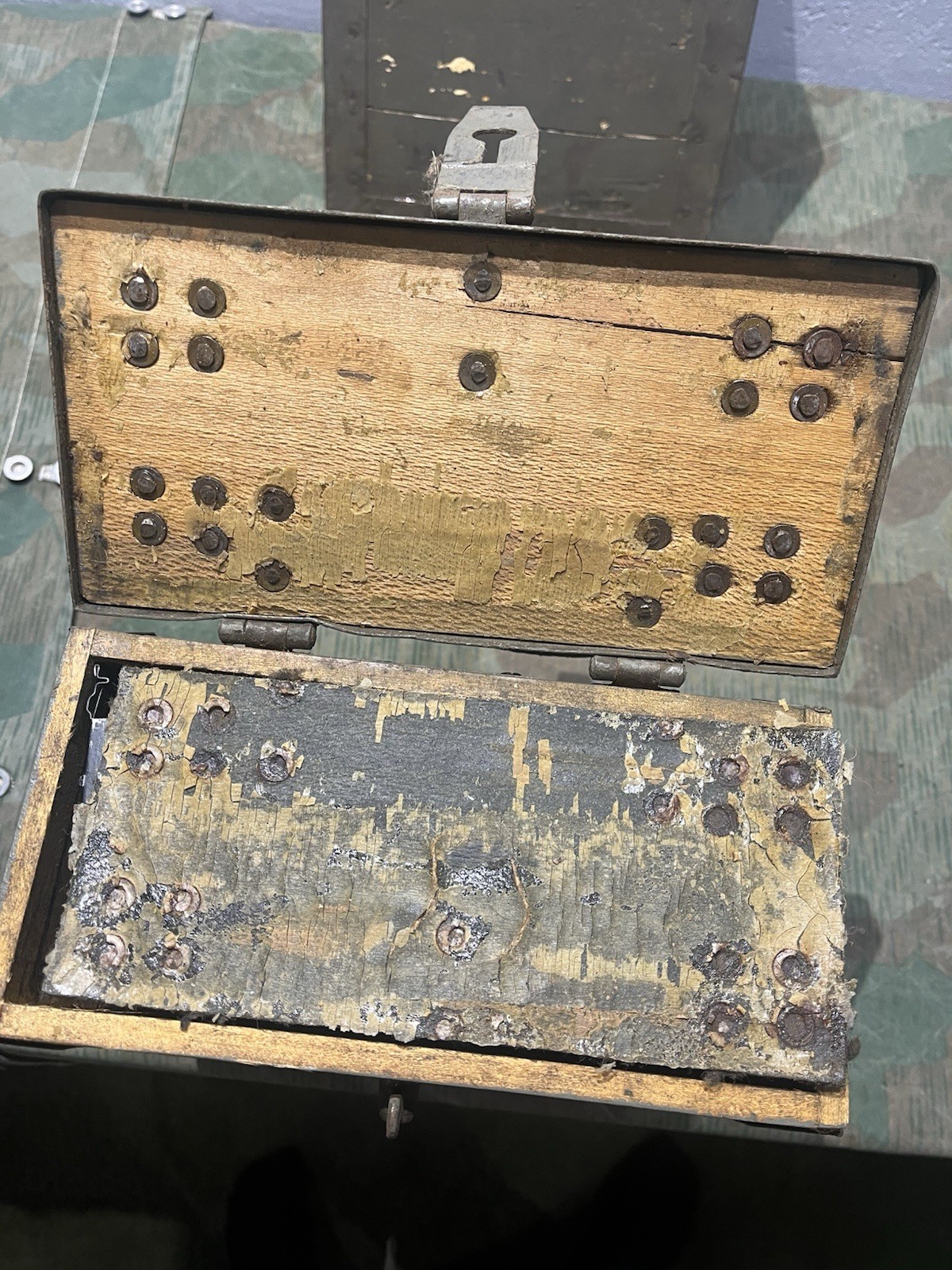 Original WW2 German / 2x Italian Breda M37 Ammo Cans Boxes Crates w/ Feed Trays - Image 6