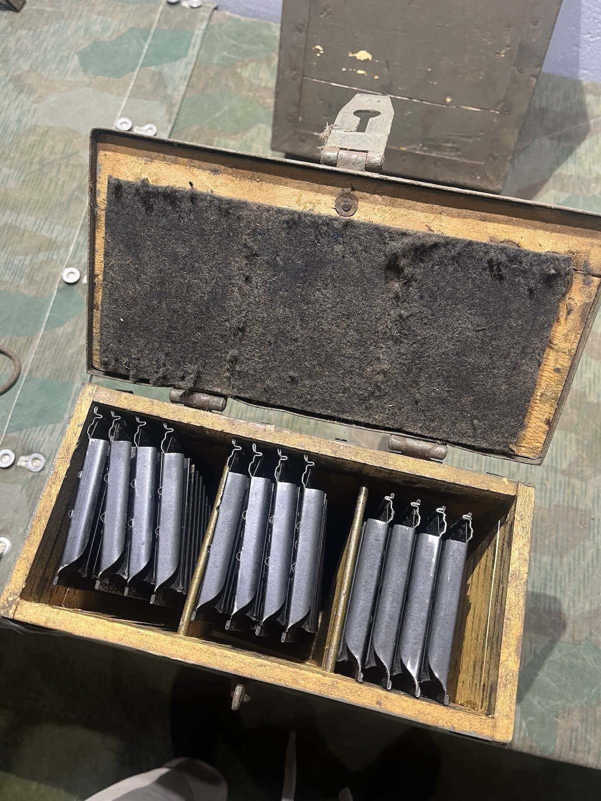Original WW2 German / 2x Italian Breda M37 Ammo Cans Boxes Crates w/ Feed Trays - Image 7