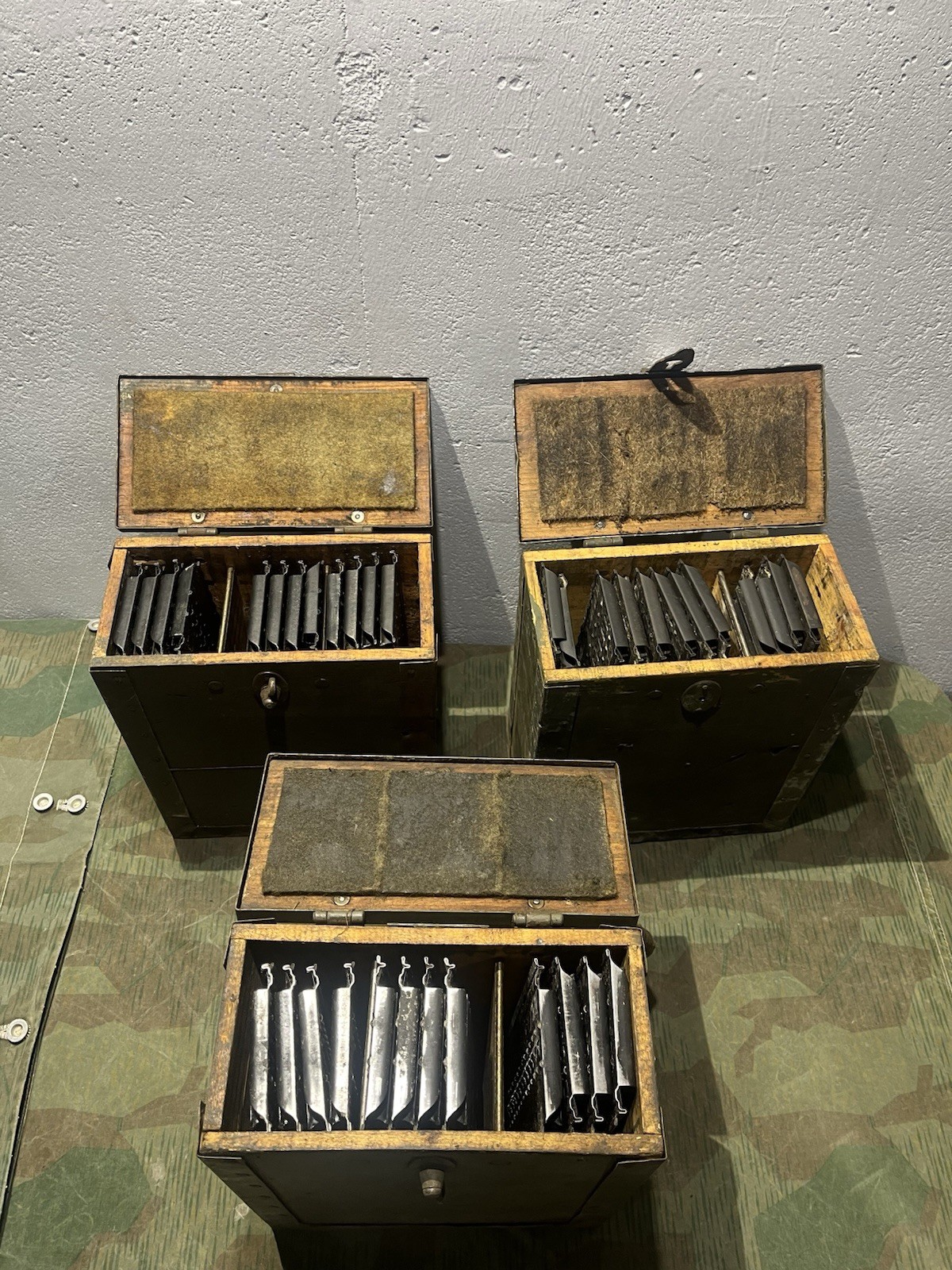Original WW2 German / 3x Italian Breda M37 Ammo Cans Boxes Crates w/ Feed Trays - Image 19