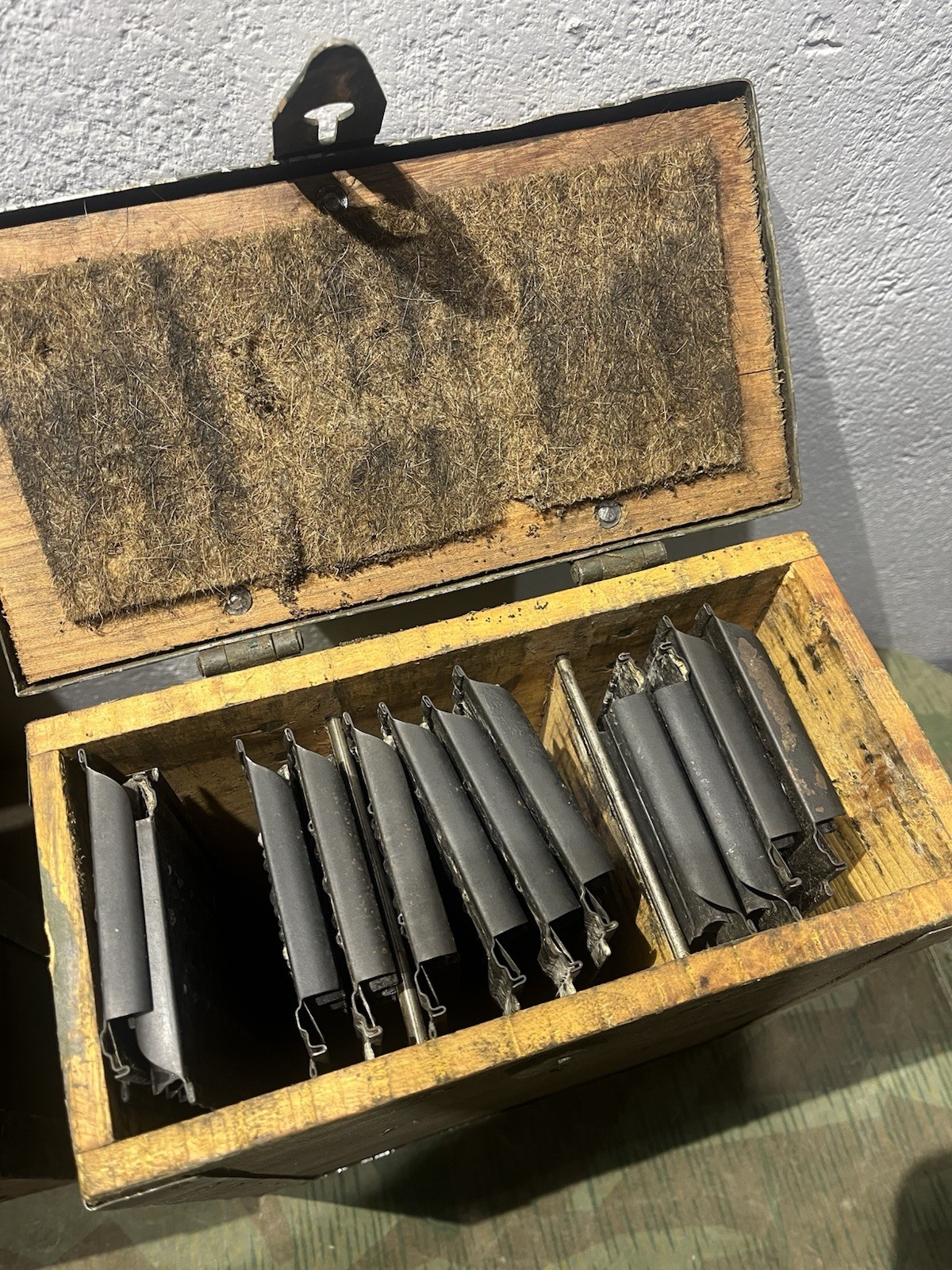 Original WW2 German / 3x Italian Breda M37 Ammo Cans Boxes Crates w/ Feed Trays - Image 21