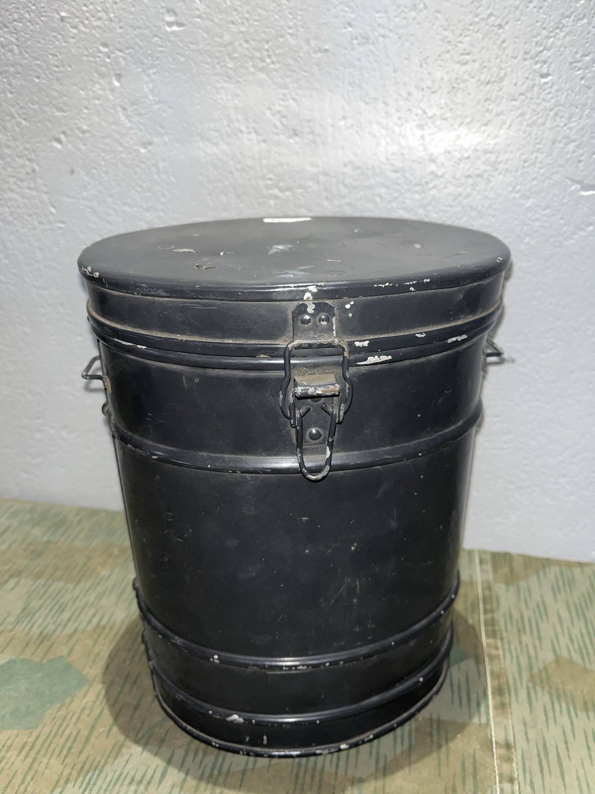 Post WWII German Draeger Feuerwehrgeräte Gas Mask Canister