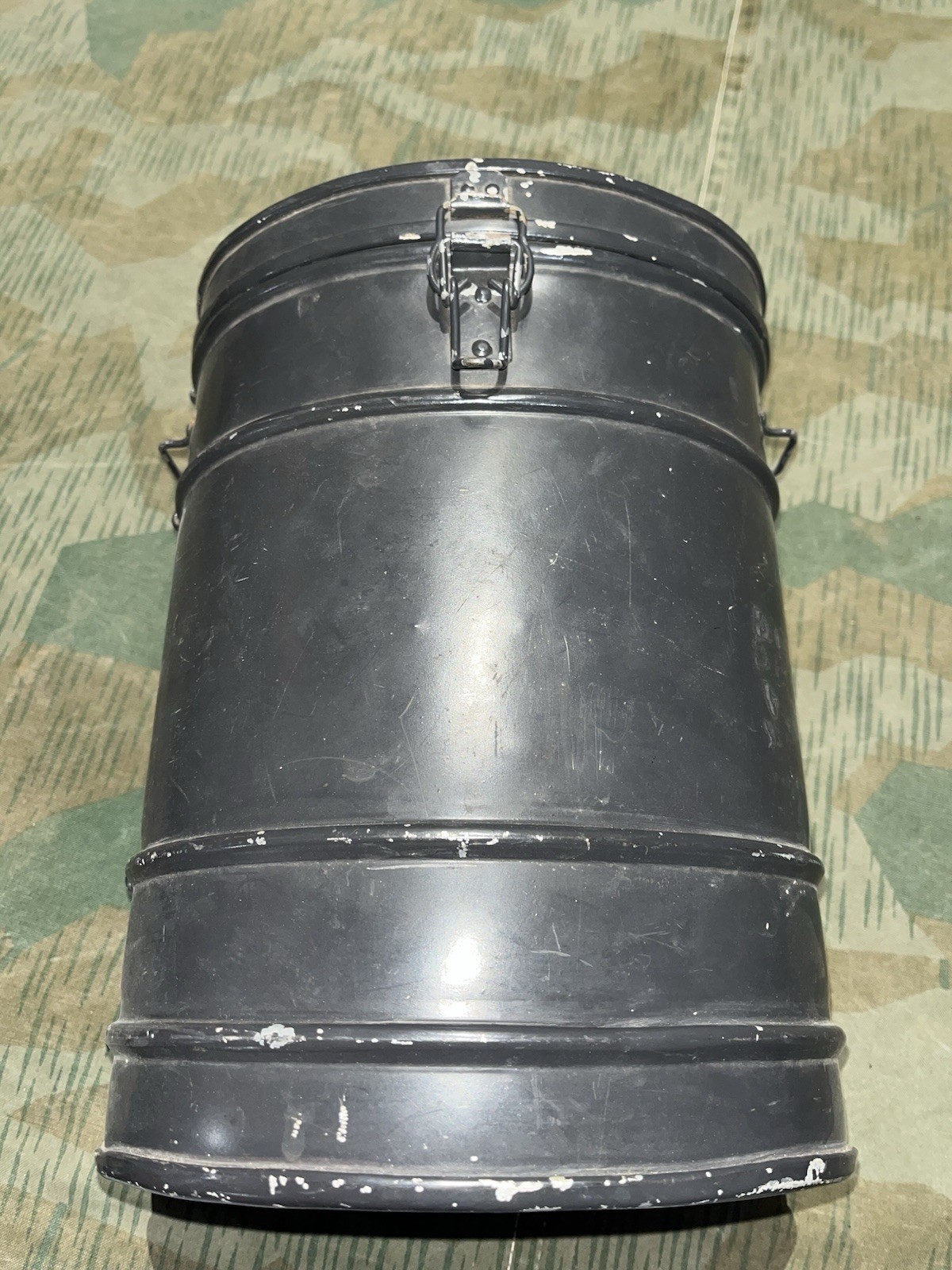 Post WWII German Draeger Feuerwehrgeräte Gas Mask Canister - Image 2