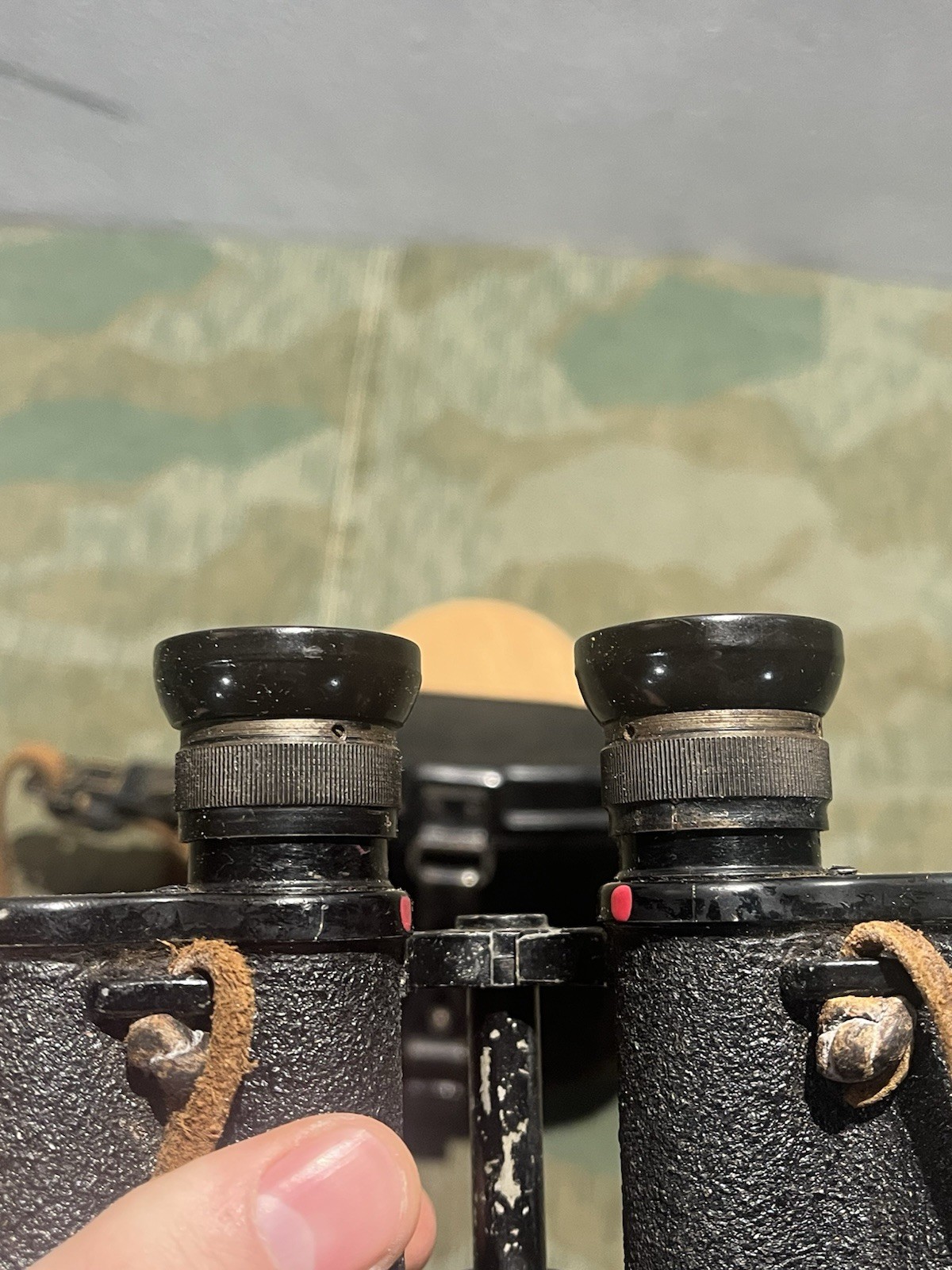 Original WW2 German 6x30 Binoculars Dienstglas w/ Bakelite Case / Shoulder Strap - Image 15