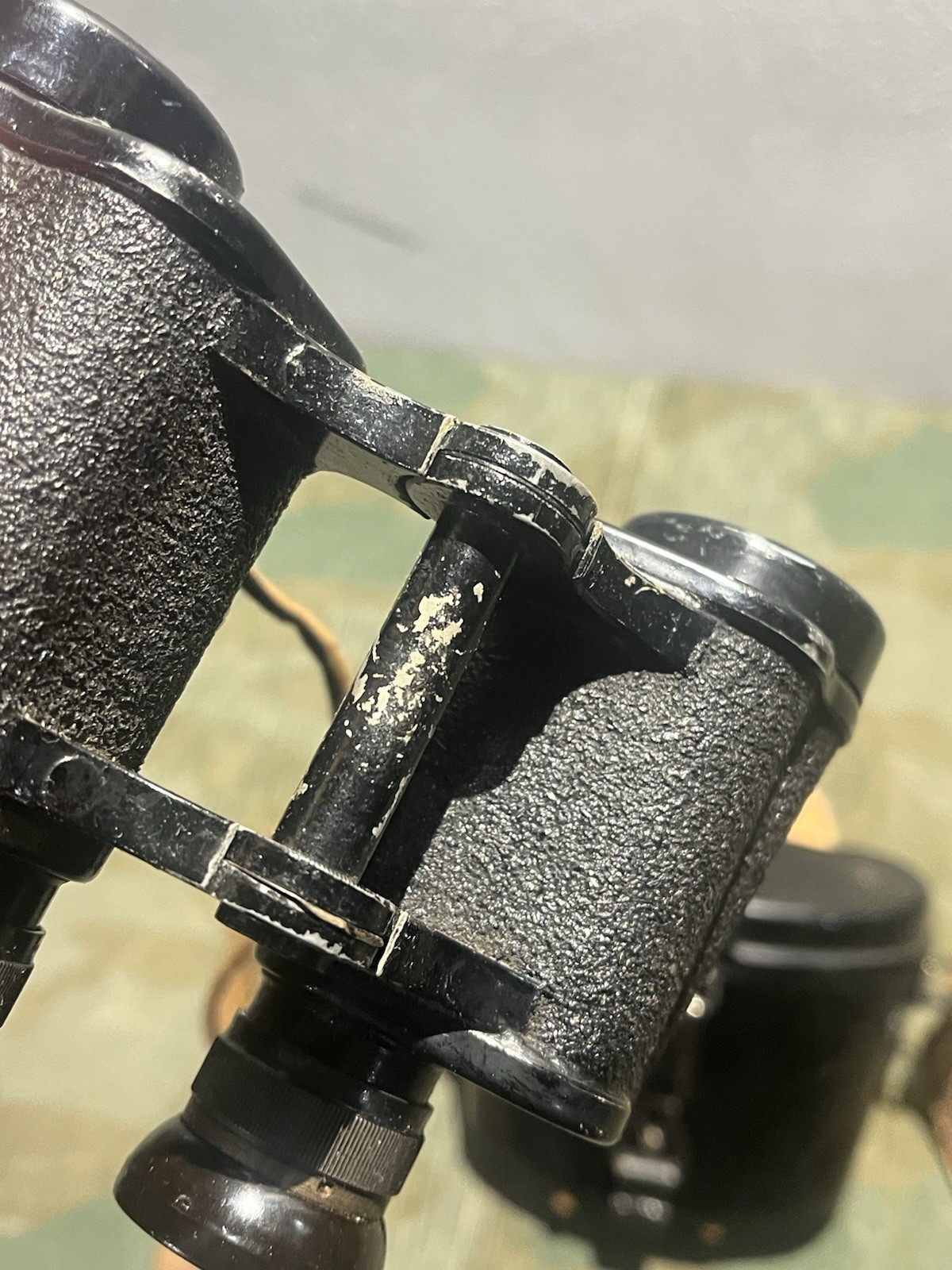 Original WW2 German 6x30 Binoculars Dienstglas w/ Bakelite Case / Shoulder Strap - Image 17