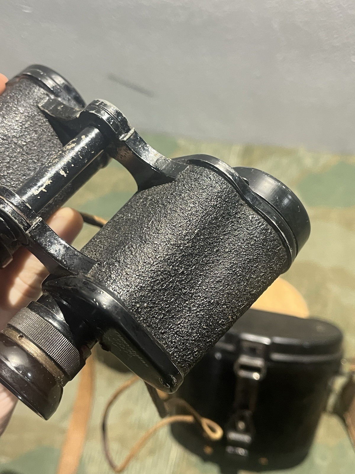 Original WW2 German 6x30 Binoculars Dienstglas w/ Bakelite Case / Shoulder Strap - Image 18
