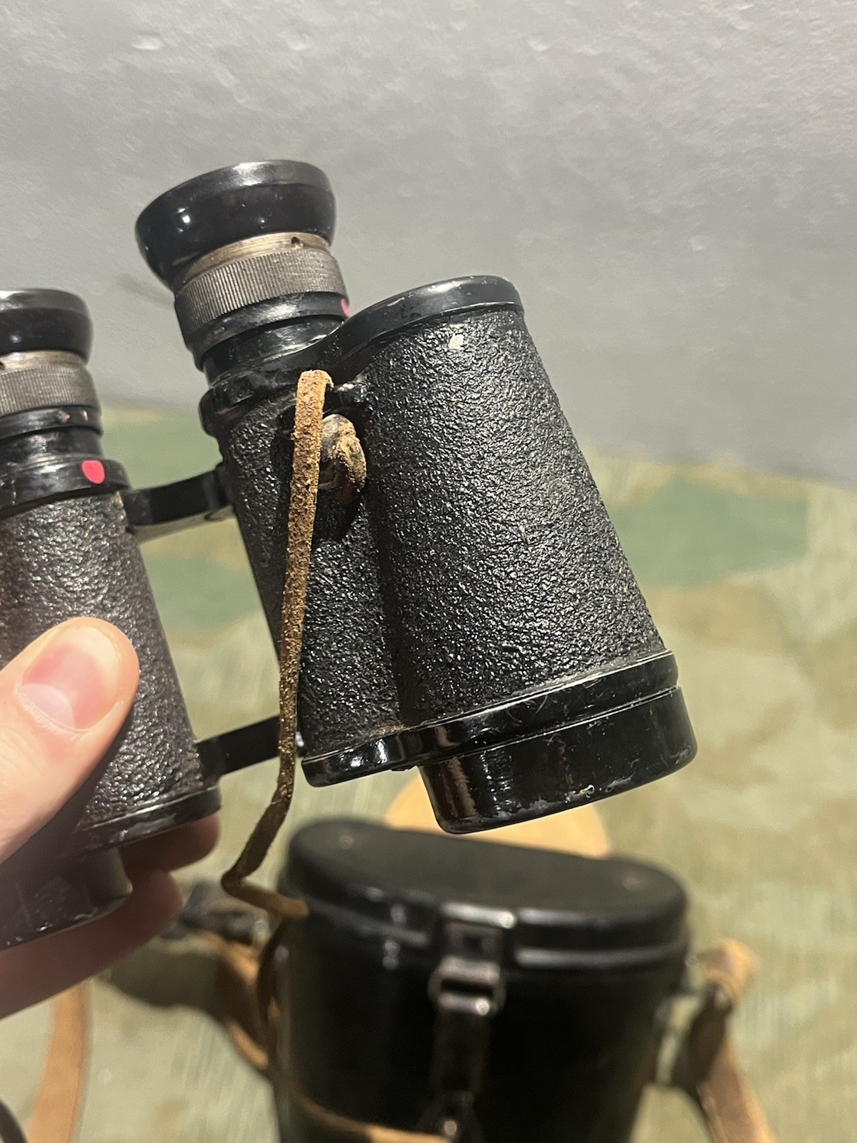 Original WW2 German 6x30 Binoculars Dienstglas w/ Bakelite Case / Shoulder Strap - Image 19