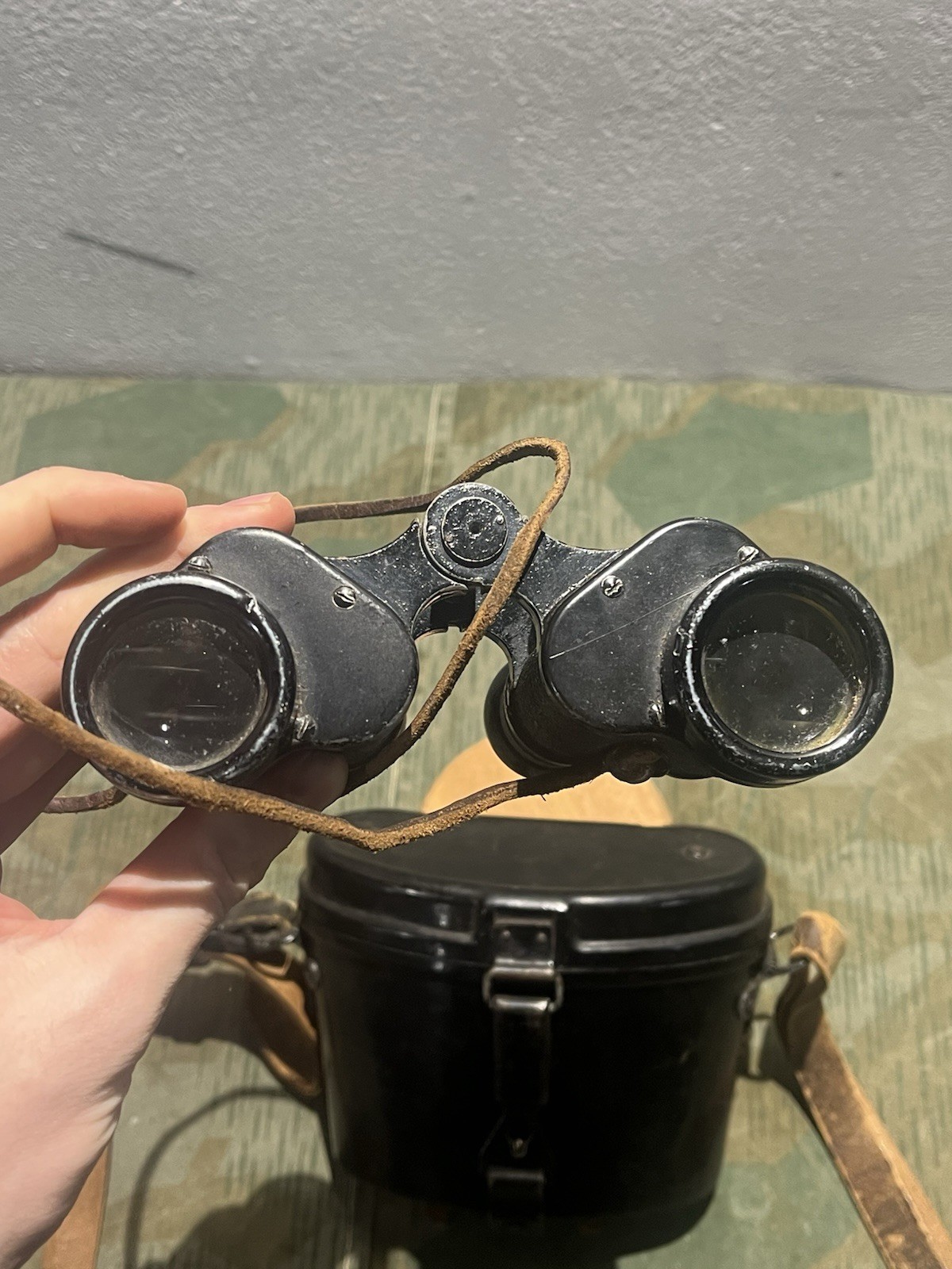 Original WW2 German 6x30 Binoculars Dienstglas w/ Bakelite Case / Shoulder Strap - Image 21
