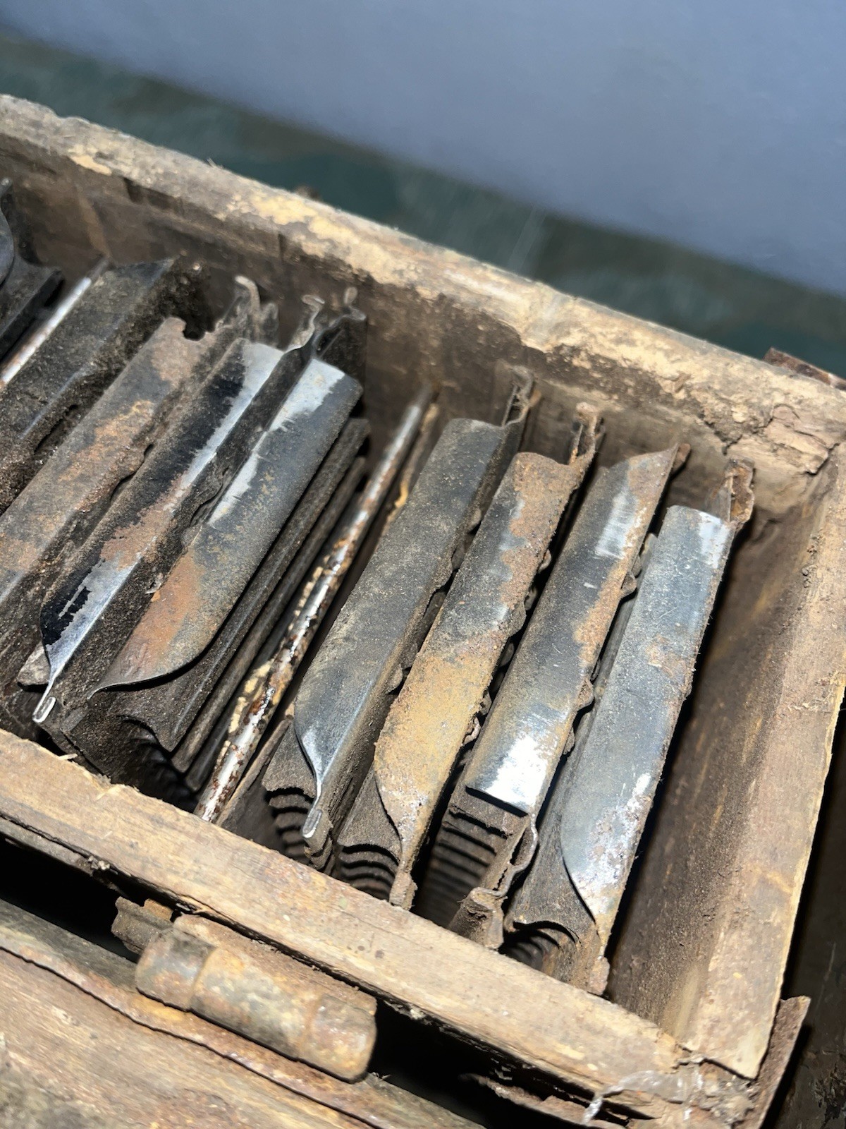 Original WW2 German / 3x Italian Breda M37 Ammo Cans Boxes Crates w/ Feed Trays - Image 13