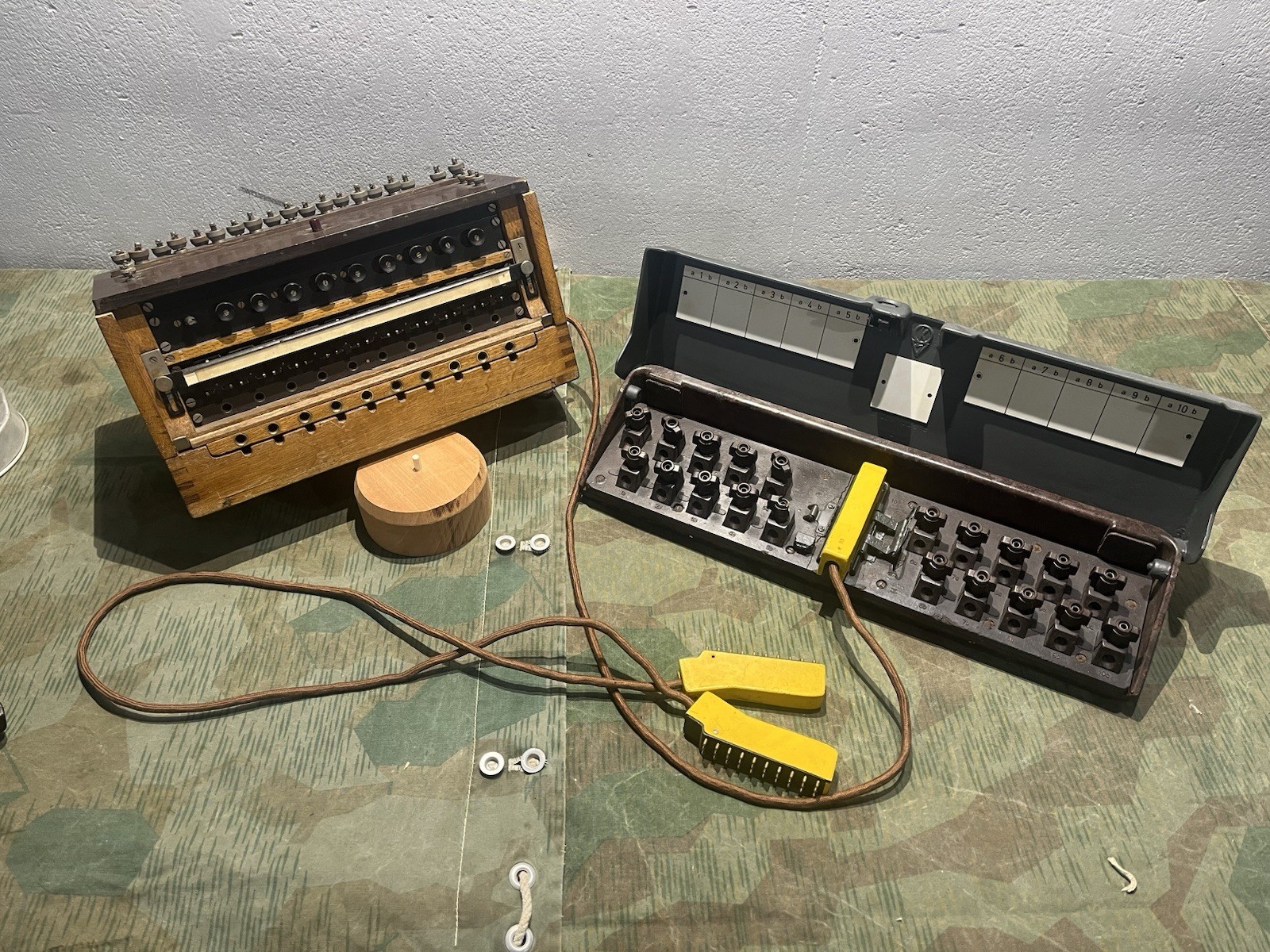 Original WW2 German FF33 Field Telephone / 10 Line Switchboard 30 Pin Plug Cable 1x Only